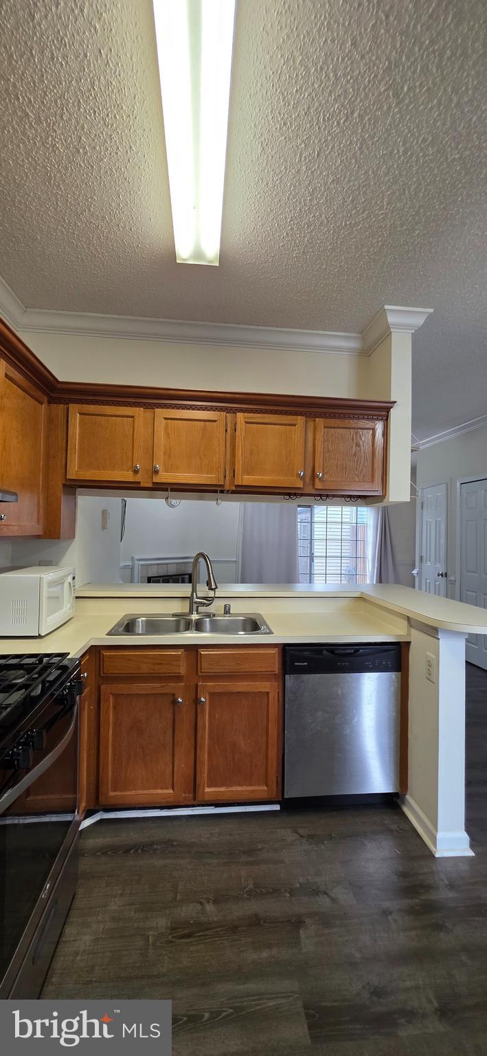 HIGHLAND MEWS - Residential Lease