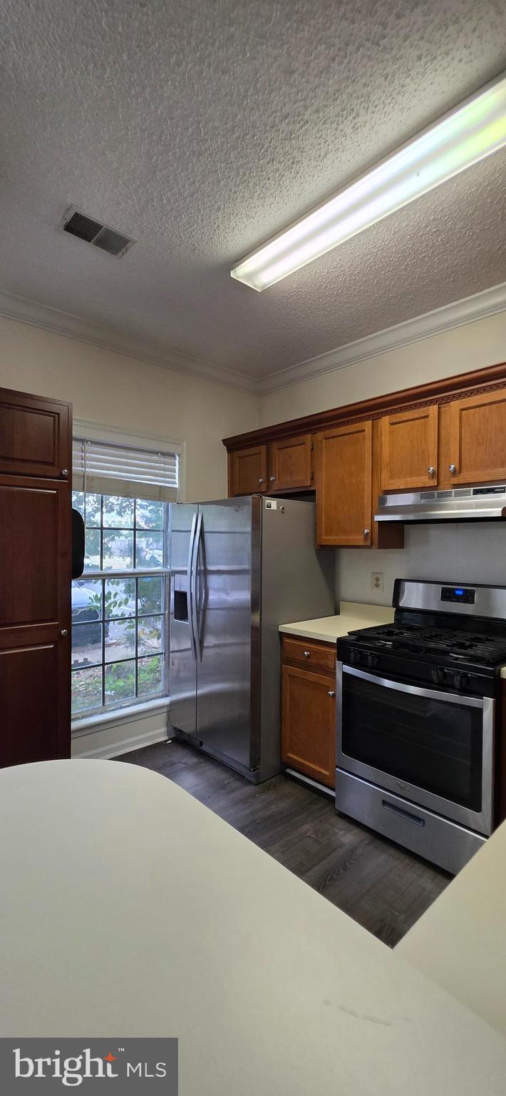 HIGHLAND MEWS - Residential Lease