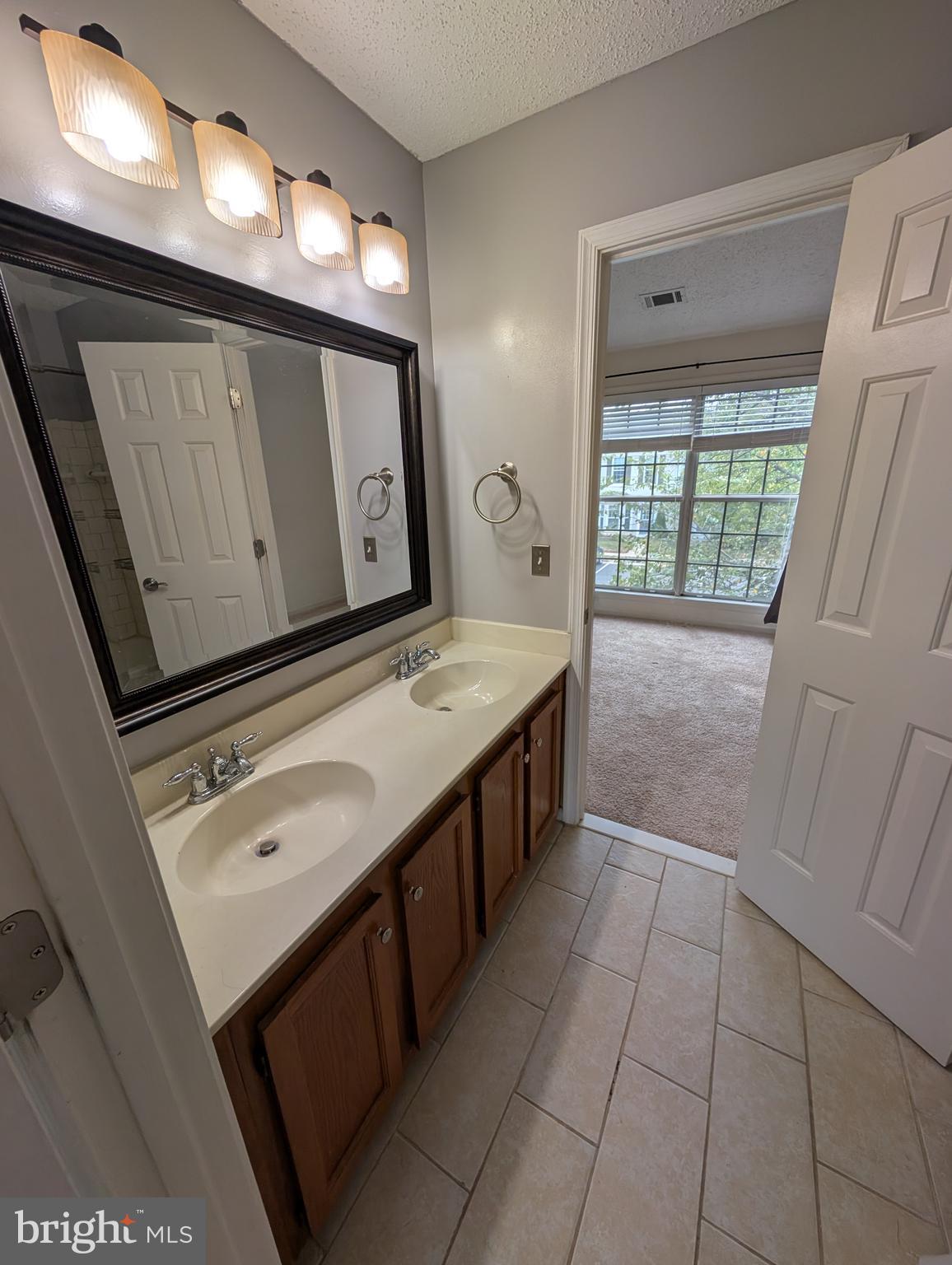 HIGHLAND MEWS - Residential Lease