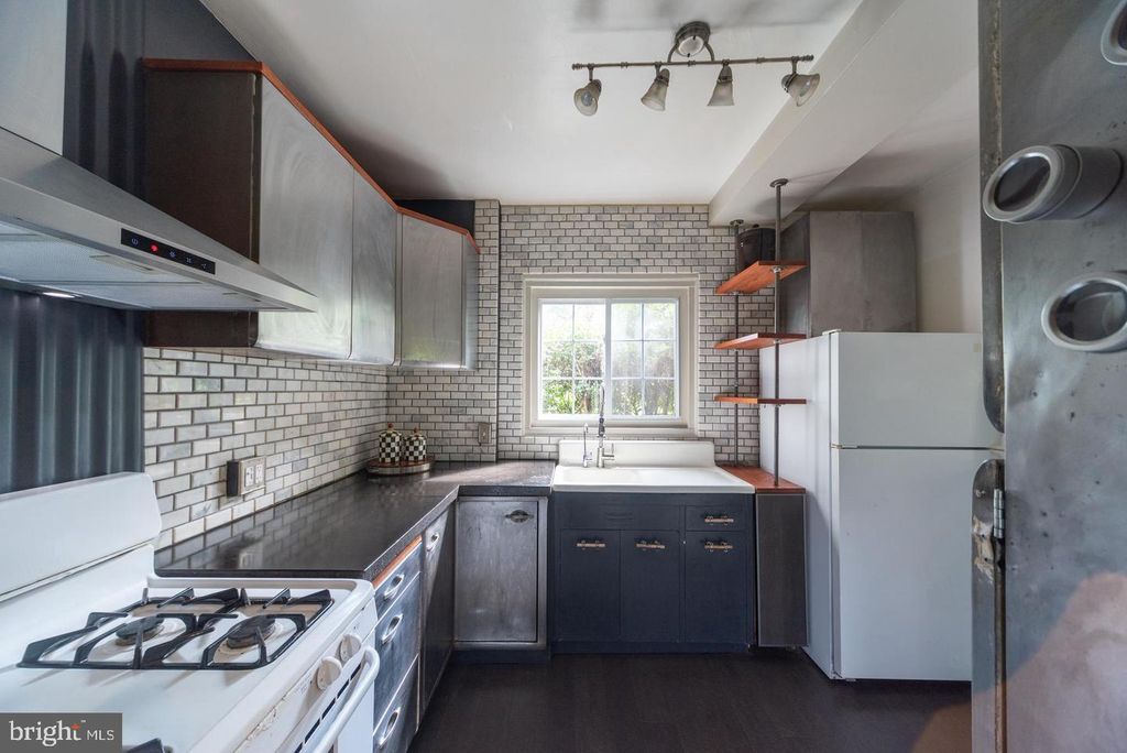 Photo of 3712 Valley Dr, ALEXANDRIA, VA 22302 (MLS # VAAX2058696)