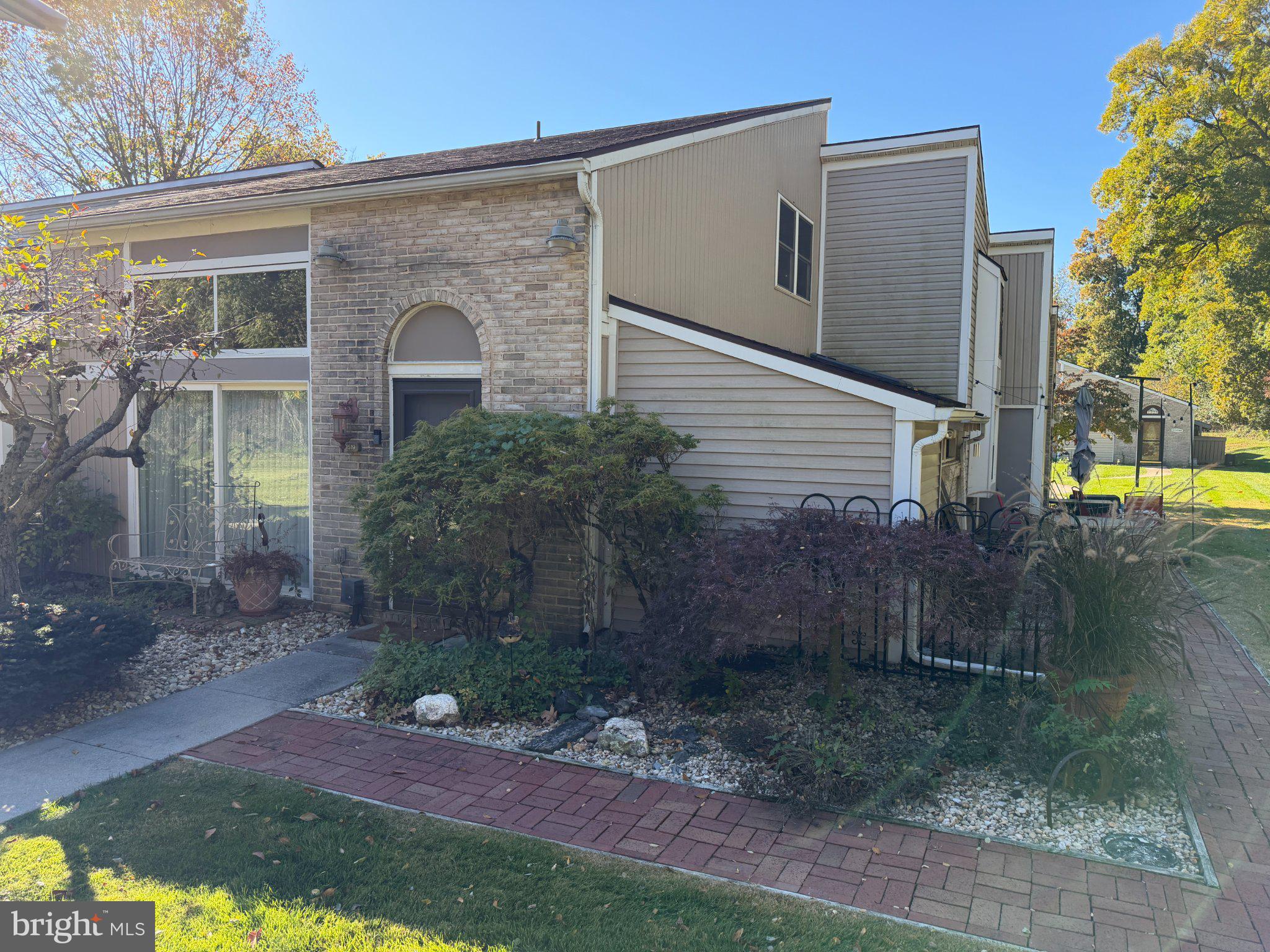 1519 KENSINGTON DRIVE