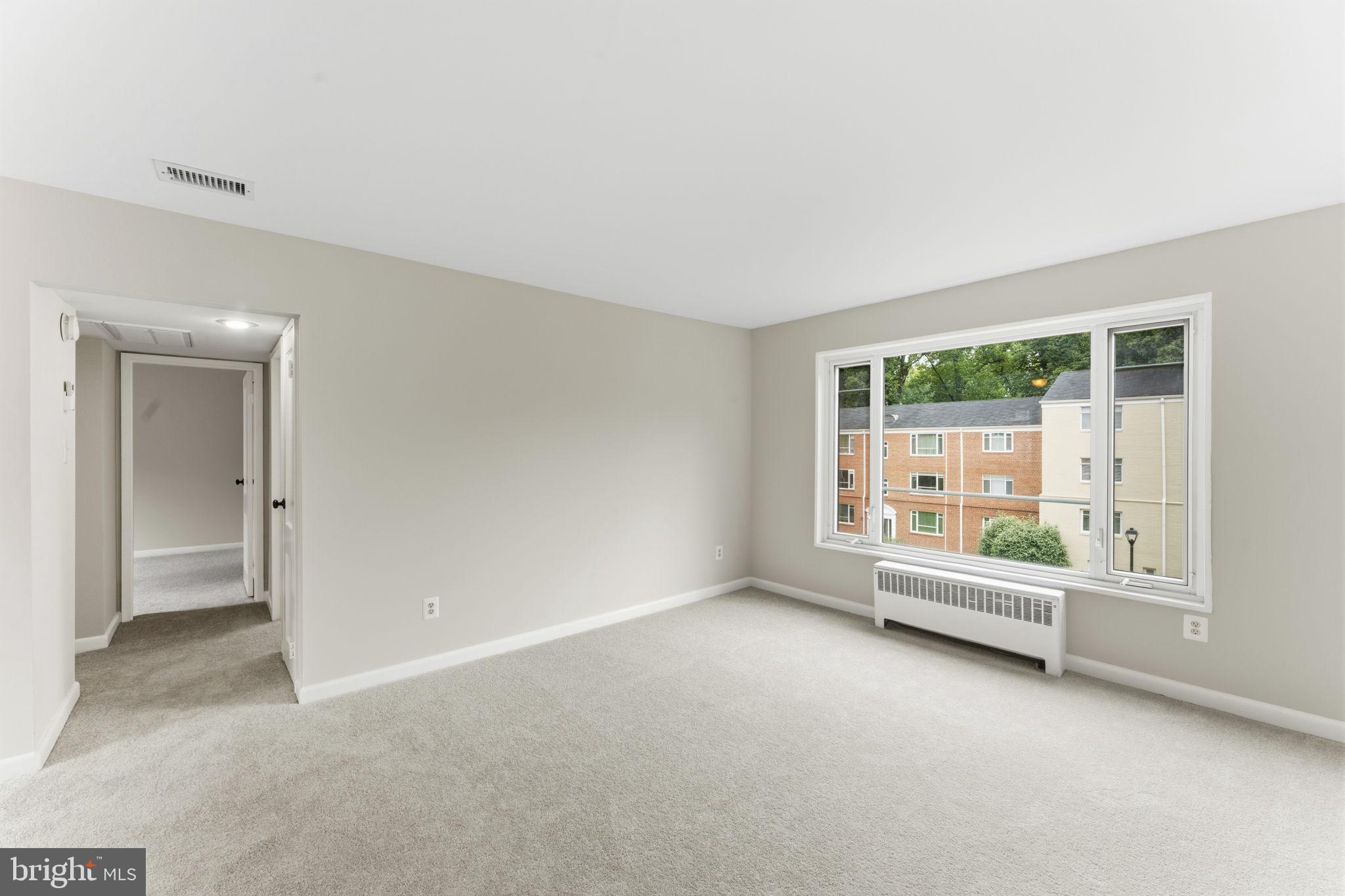 10413 MONTROSE AVENUE 202