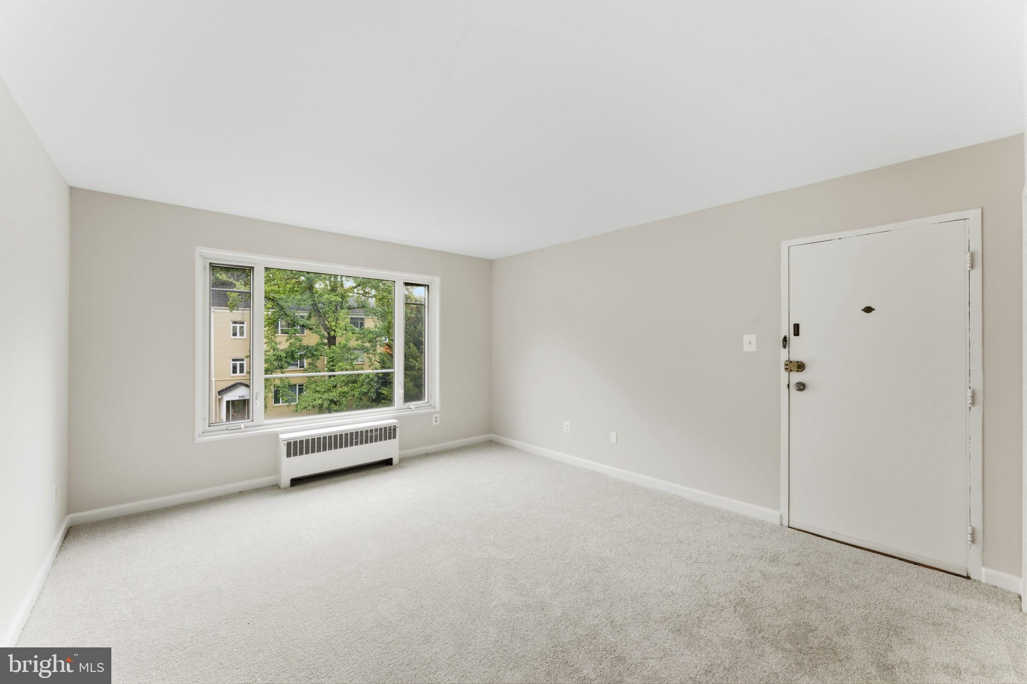 10413 MONTROSE AVENUE 202
