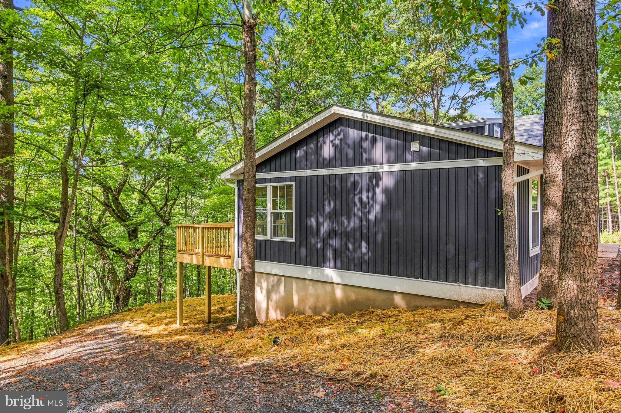 404 N MAPLE ROAD