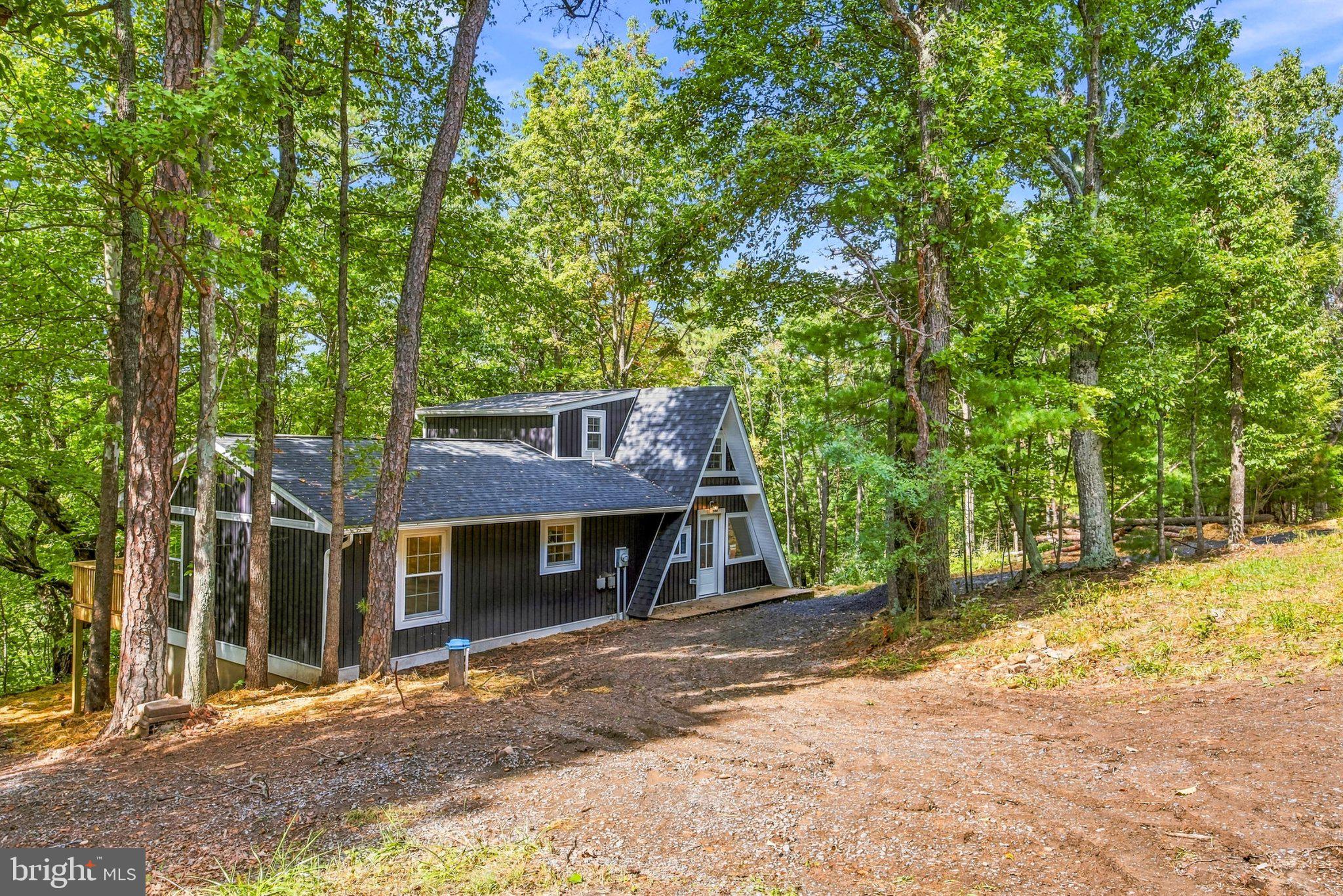 404 N MAPLE ROAD