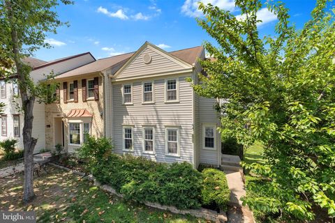 Photo of 11858 Critton Circle, WOODBRIDGE, VA 22192 (MLS # VAPW2120540)