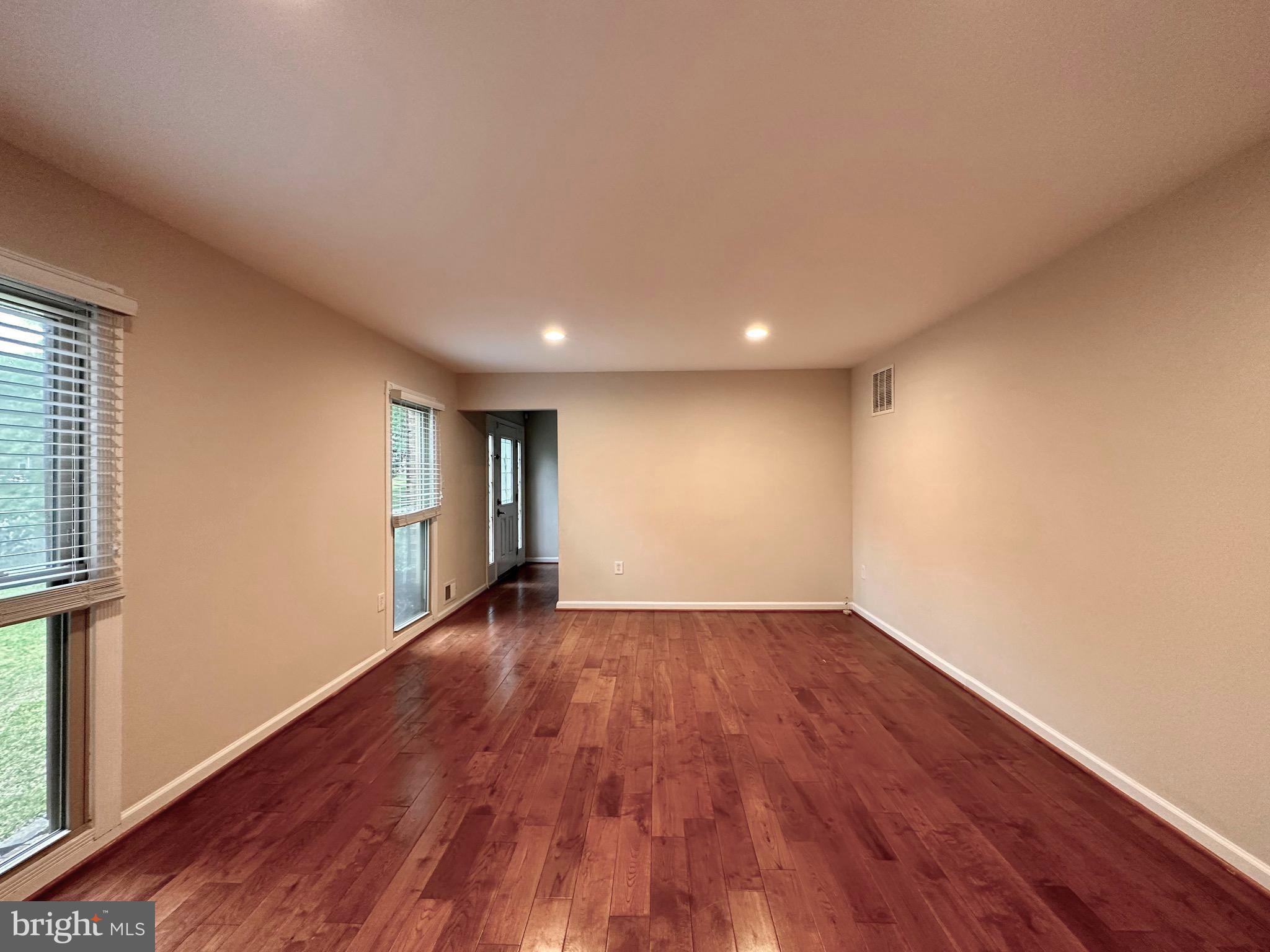 MOSBY COLUMBIA - Residential Lease