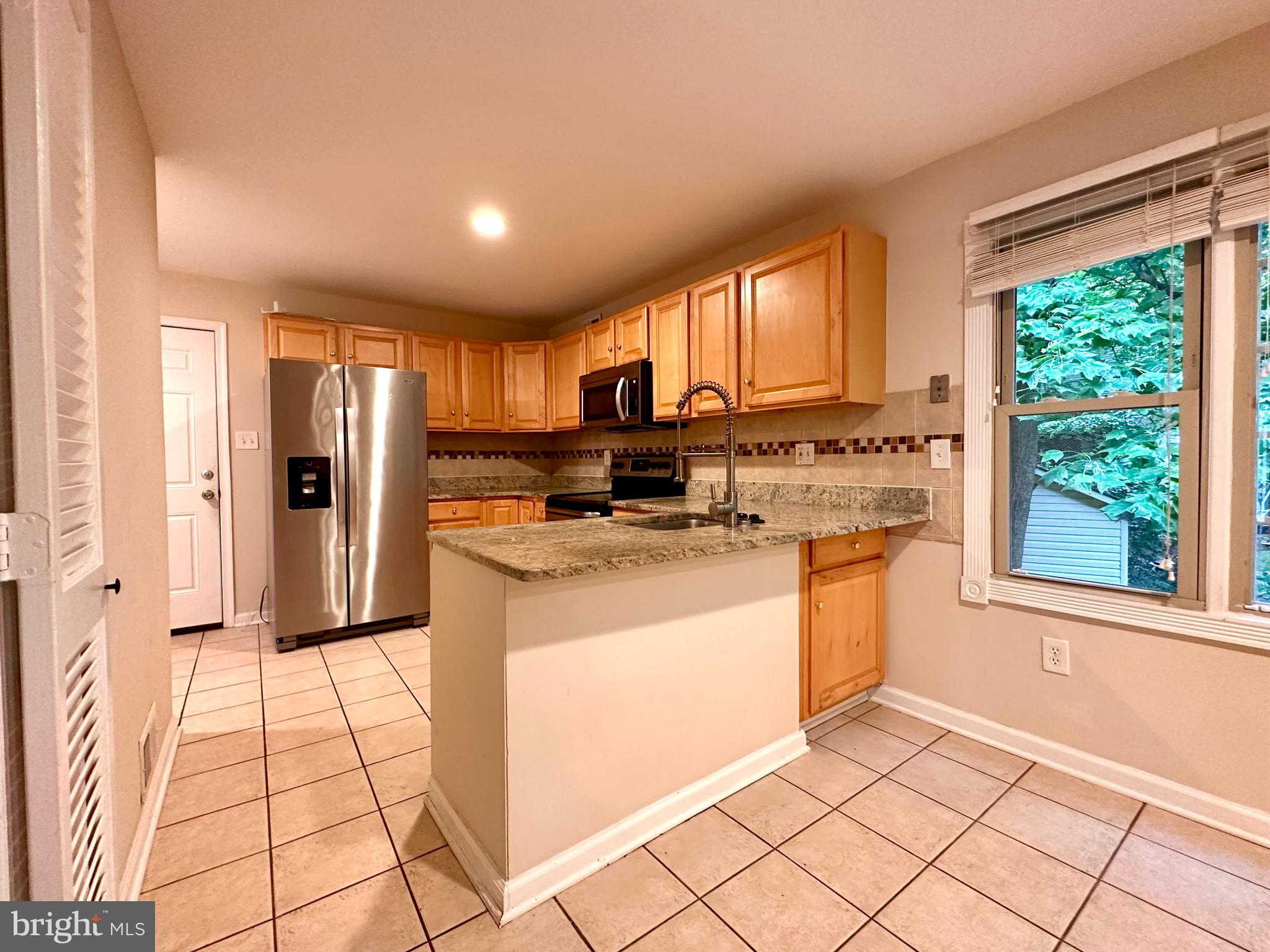 MOSBY COLUMBIA - Residential Lease