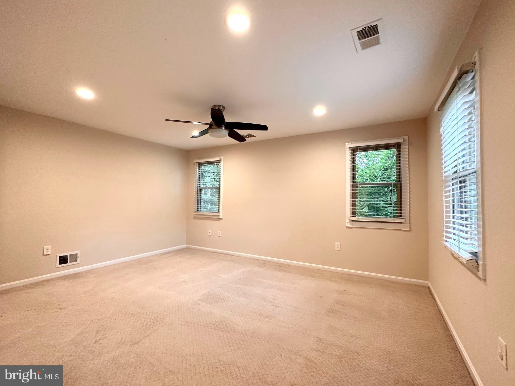 MOSBY COLUMBIA - Residential Lease