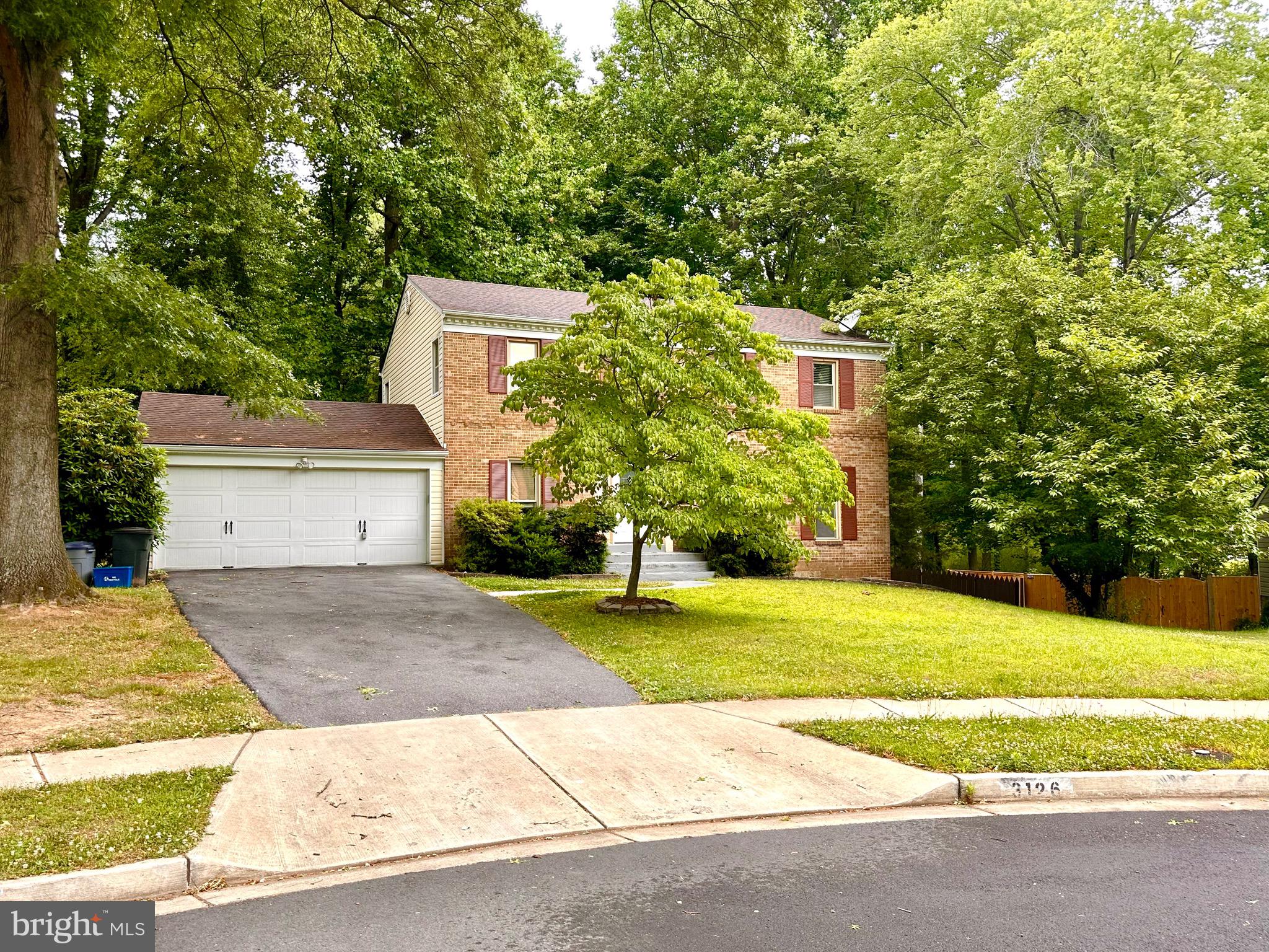 MOSBY COLUMBIA - Residential Lease