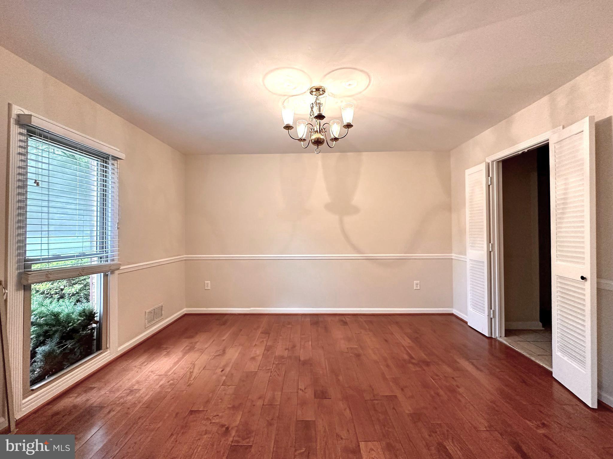 MOSBY COLUMBIA - Residential Lease