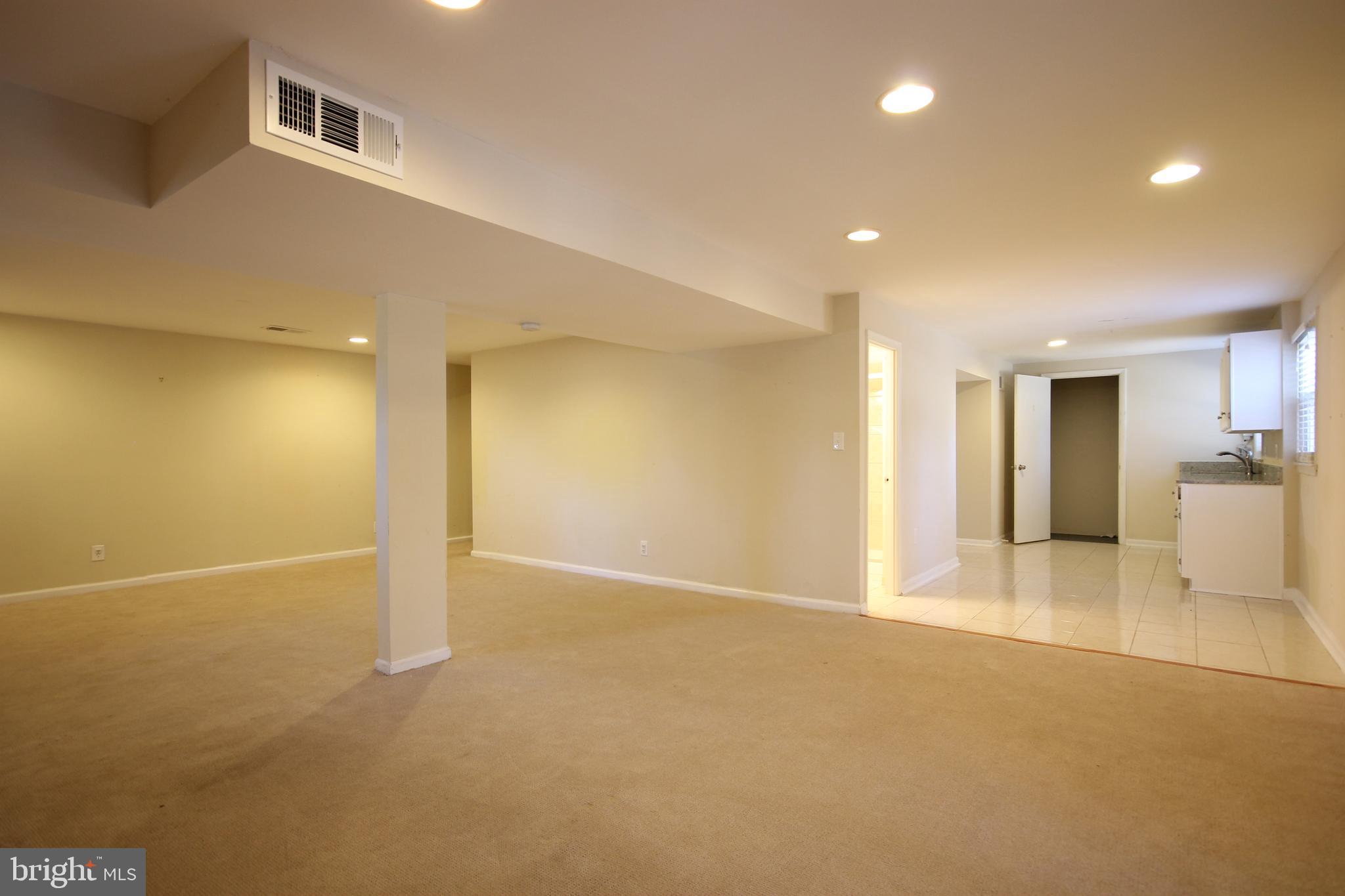 MOSBY COLUMBIA - Residential Lease