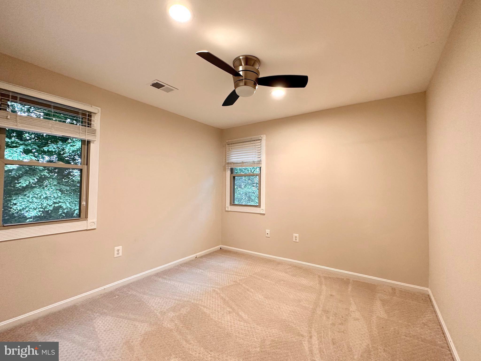 MOSBY COLUMBIA - Residential Lease