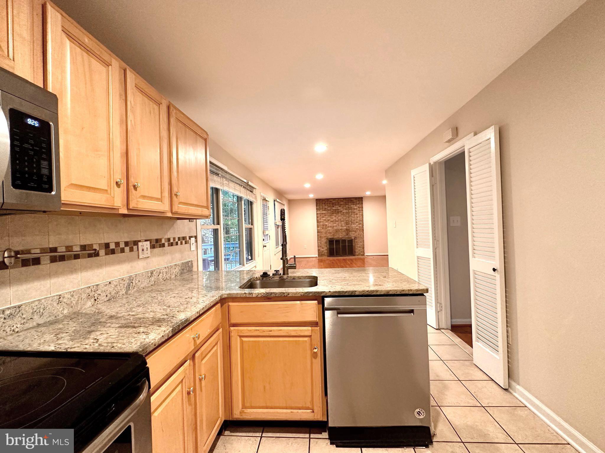 MOSBY COLUMBIA - Residential Lease