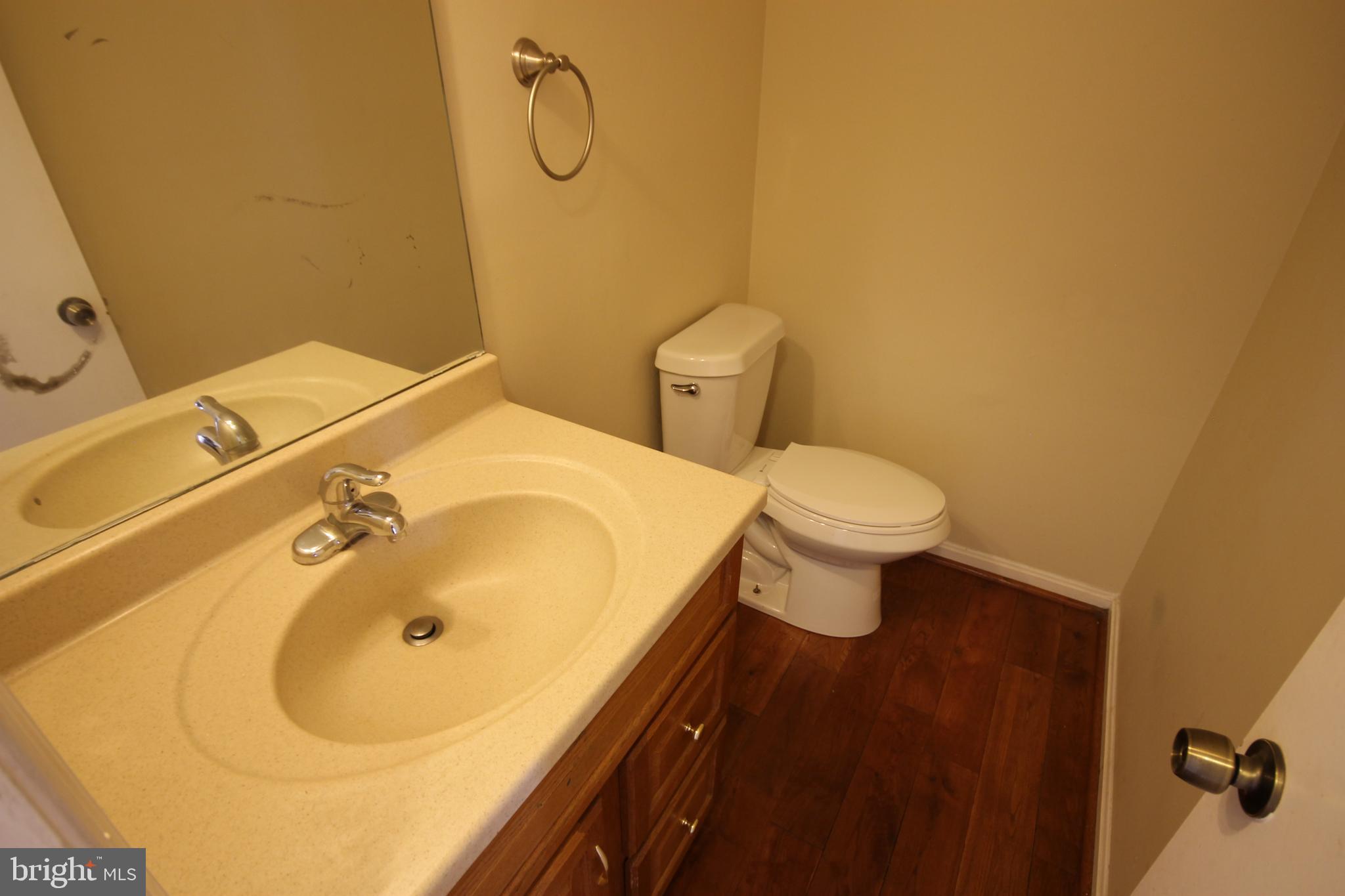 MOSBY COLUMBIA - Residential Lease