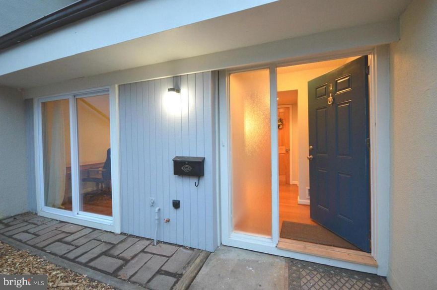 Welcome to 2366 Southgate Square! This stunning townhouse, 3 bed/1.5 baths with over 1100 living space. The spacious living room is perfect for relaxation, while the charming kitchen, with its stylish granite countertops, connects to the dining room. Spacious carpeted bedrooms, updated bathrooms, and ample storage space. A sliding glass door leads to the private, fenced backyard.

One assigned parking space.

$500 refundable pet deposit applicable.