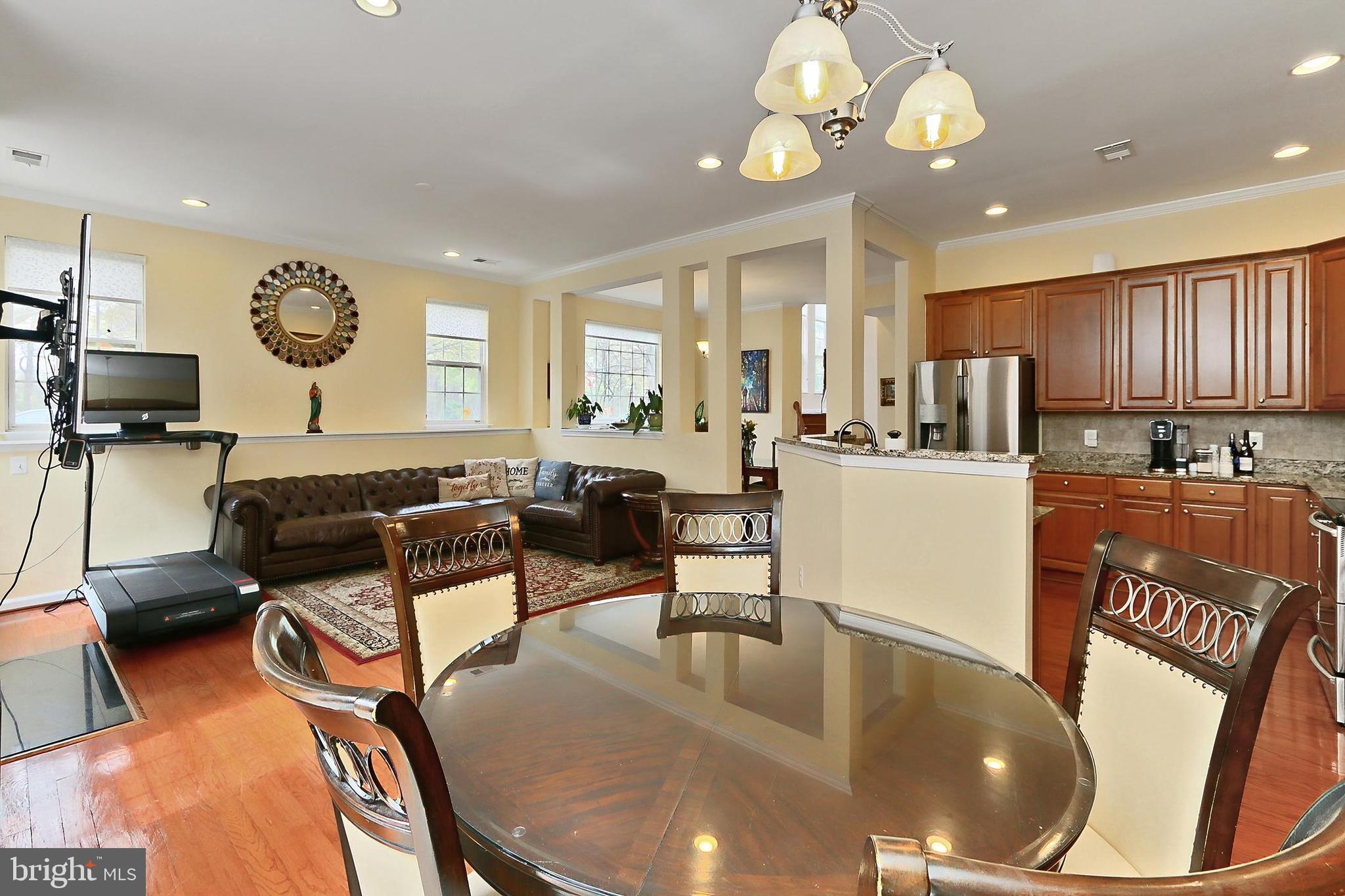 4715 MANOR DRIVE