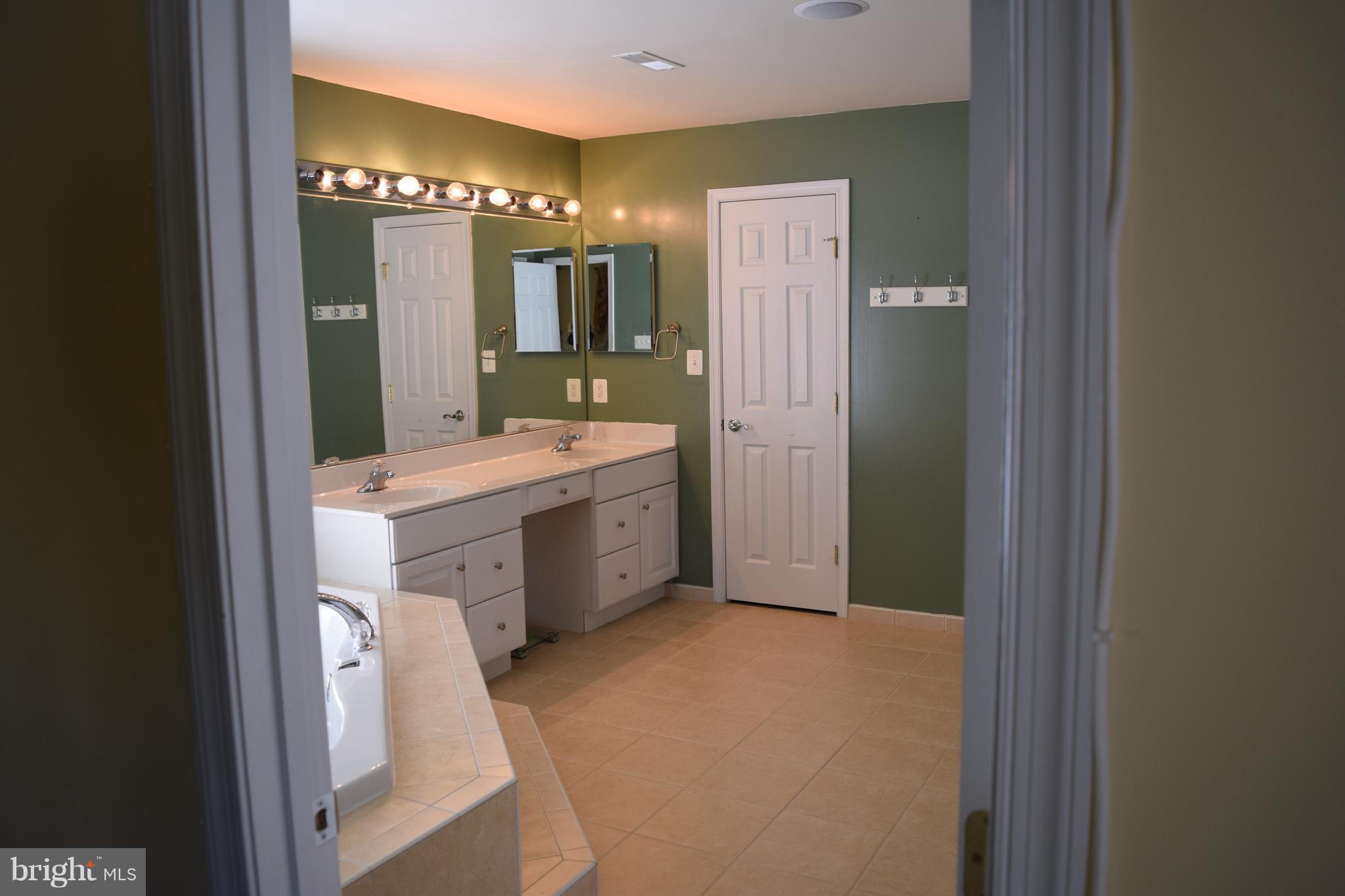 MCLEAN MANOR - Residential Lease