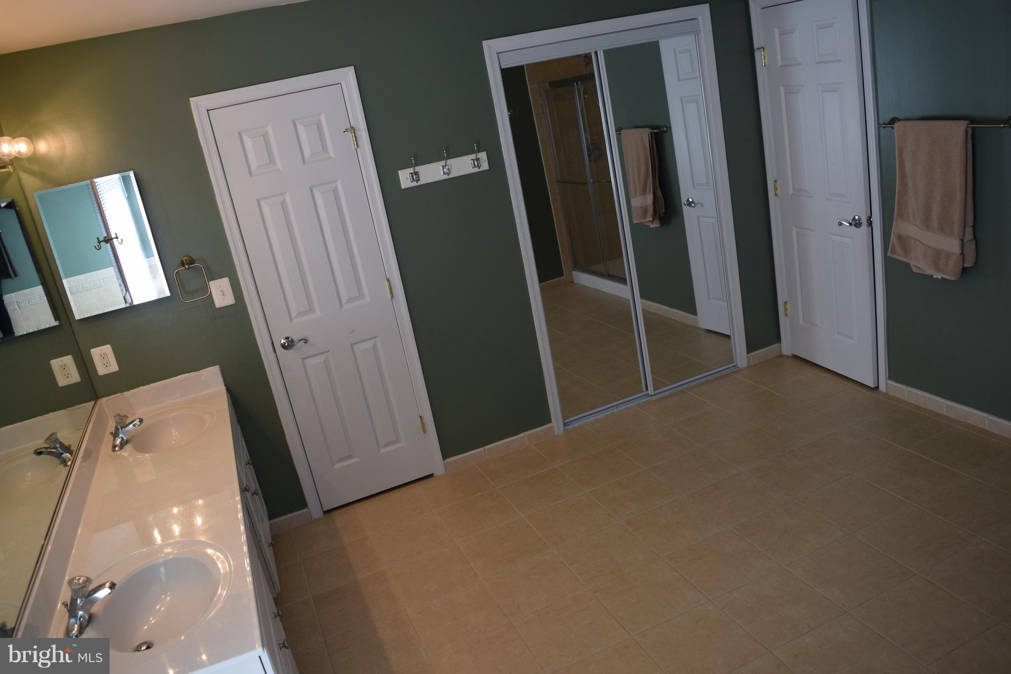 MCLEAN MANOR - Residential Lease