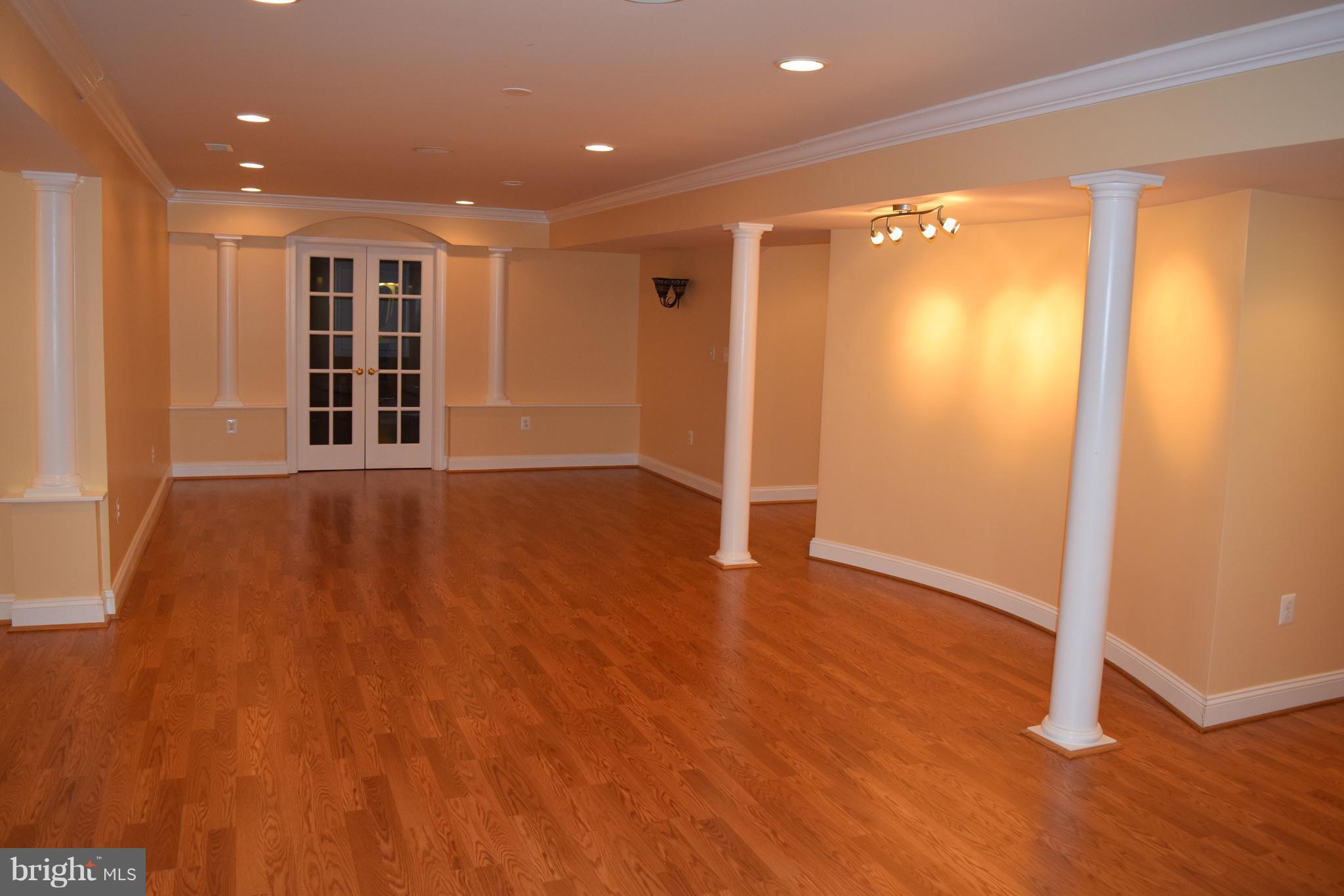 MCLEAN MANOR - Residential Lease