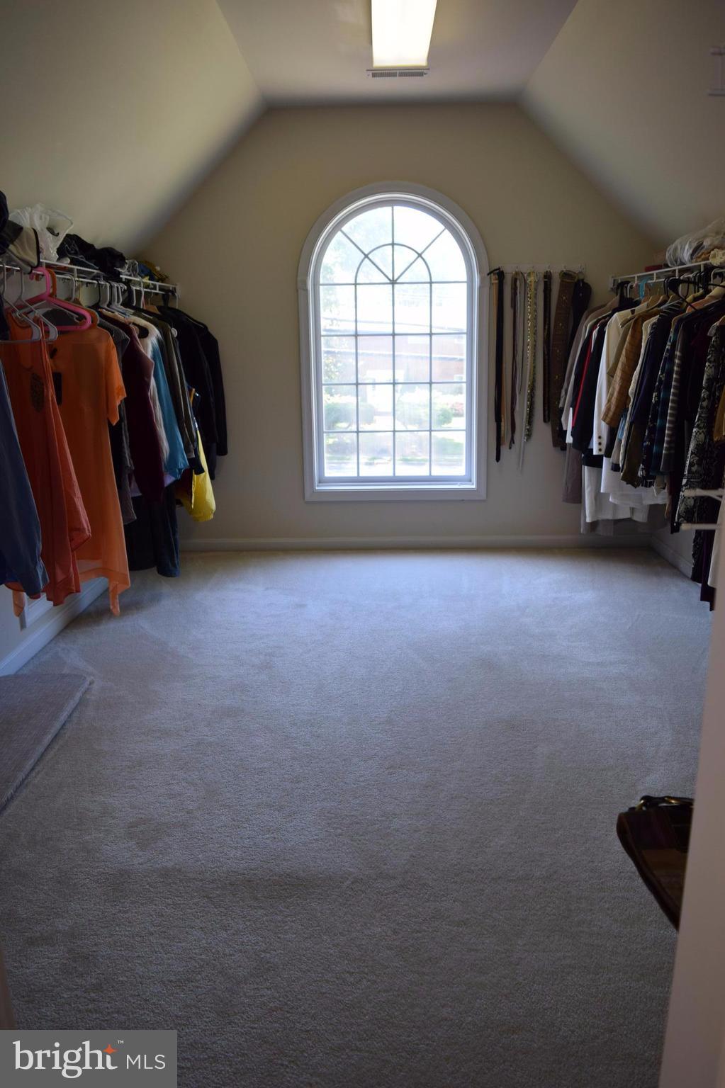 MCLEAN MANOR - Residential Lease