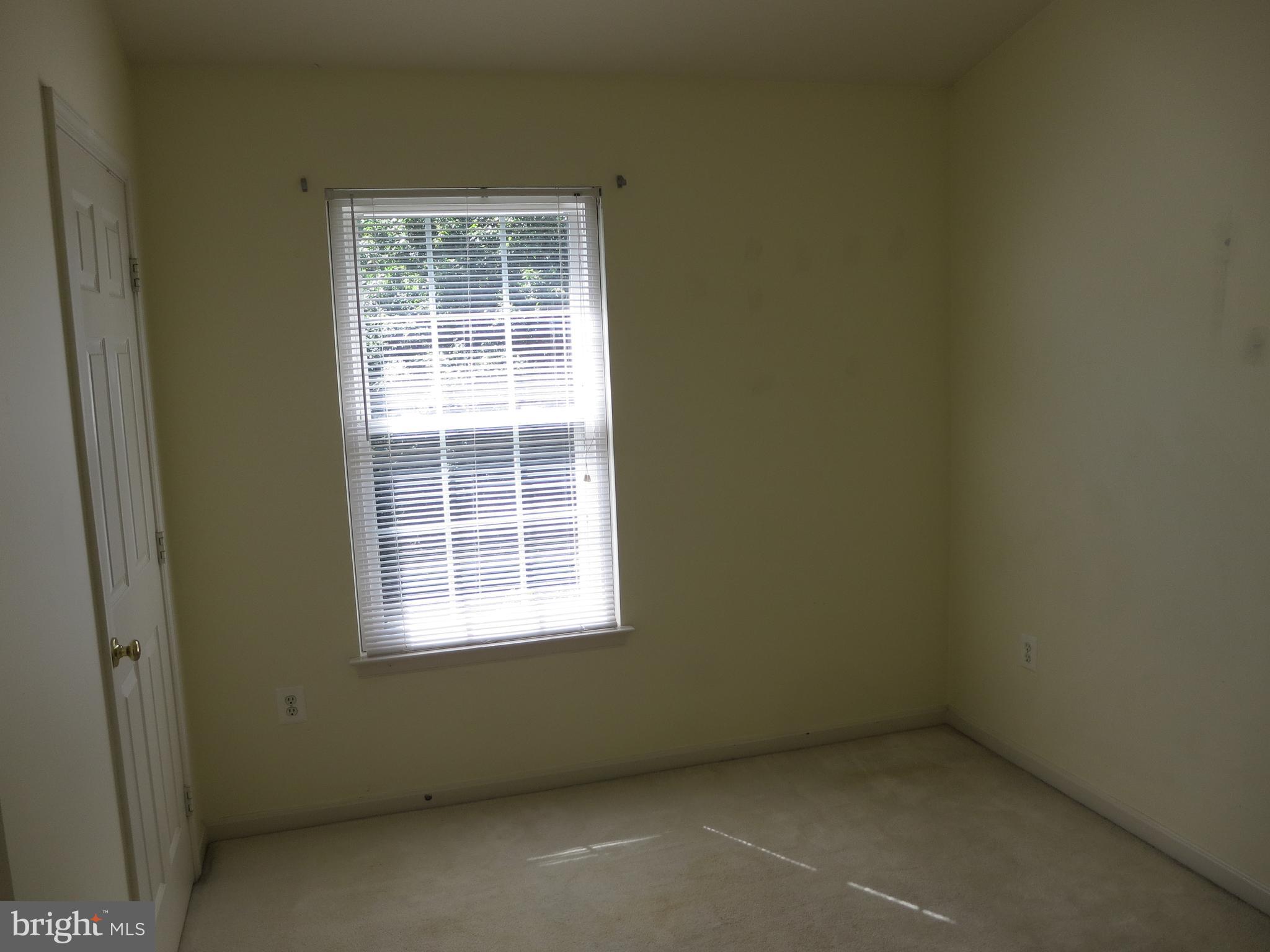 SIGNATURE AT BROADLANDS - Residential Lease