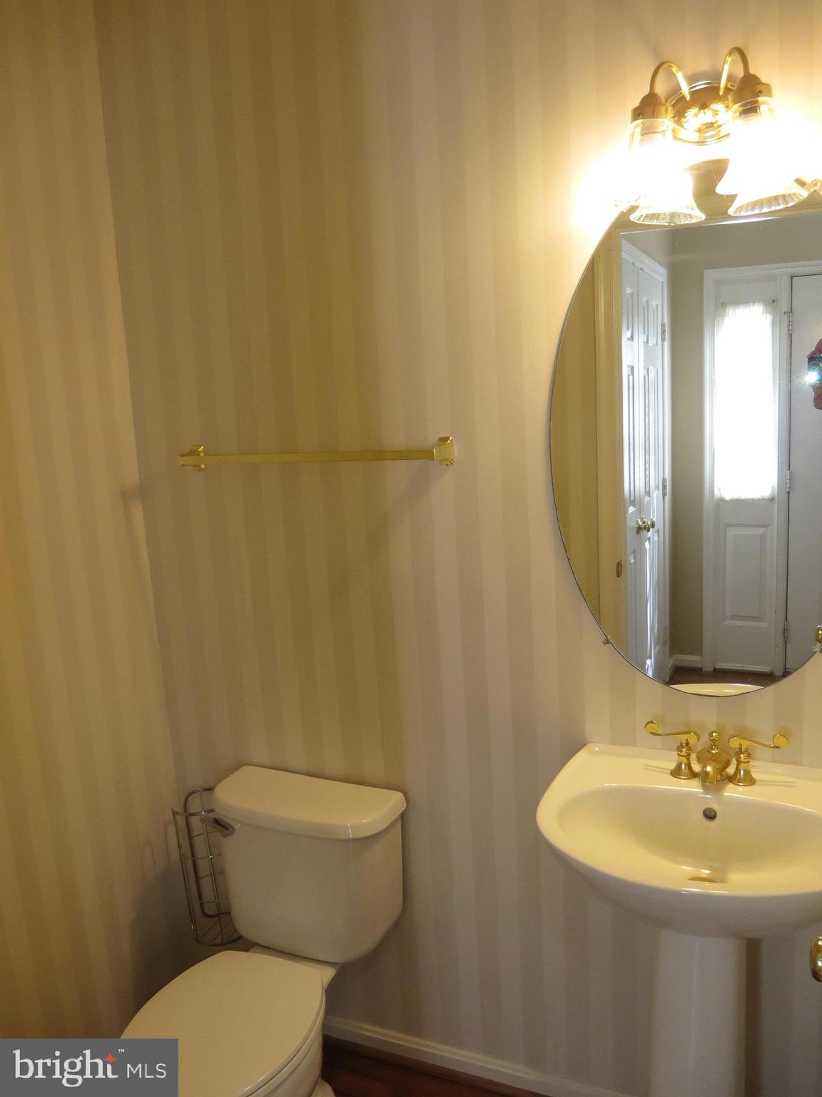 SIGNATURE AT BROADLANDS - Residential Lease