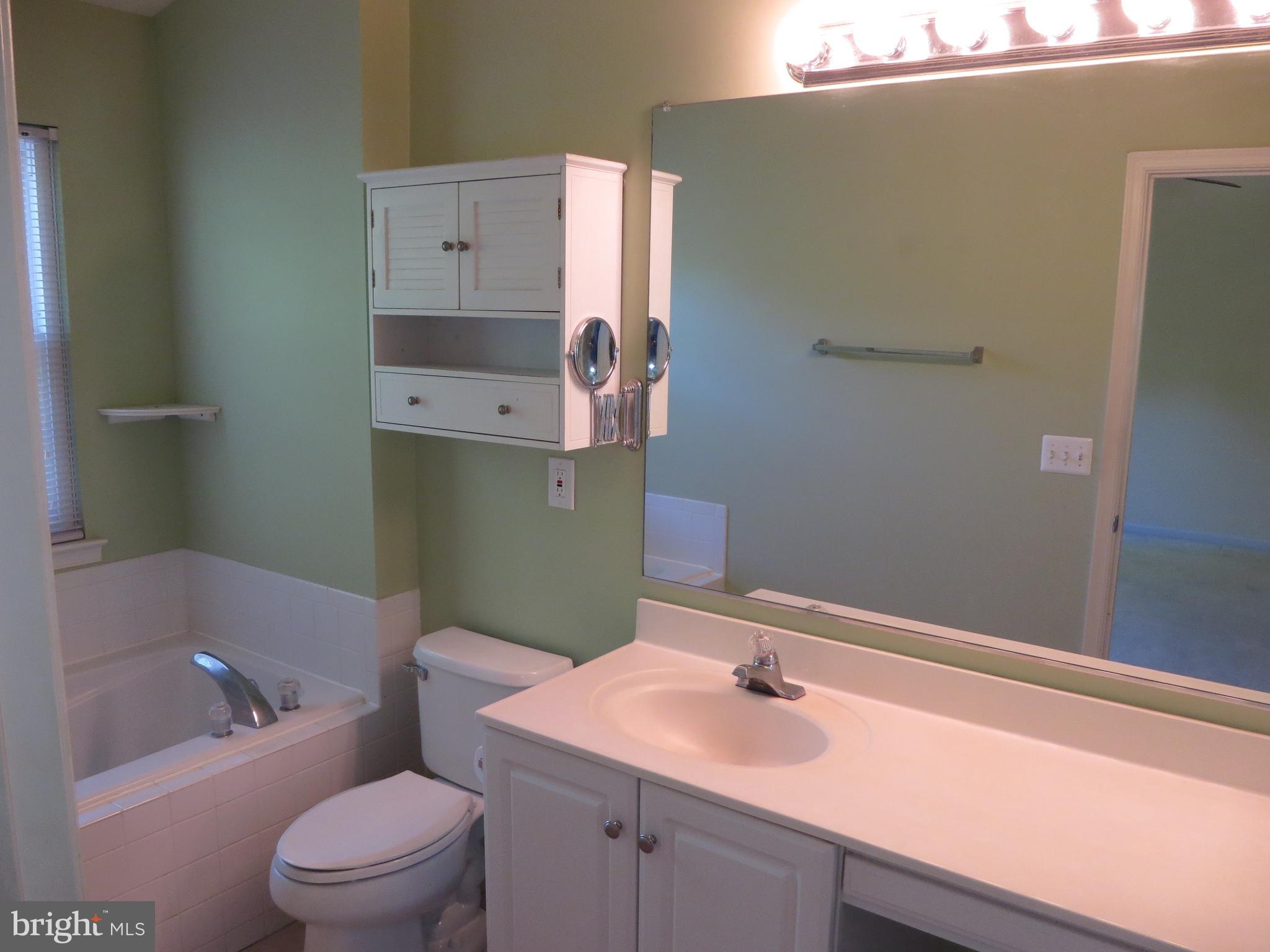 SIGNATURE AT BROADLANDS - Residential Lease