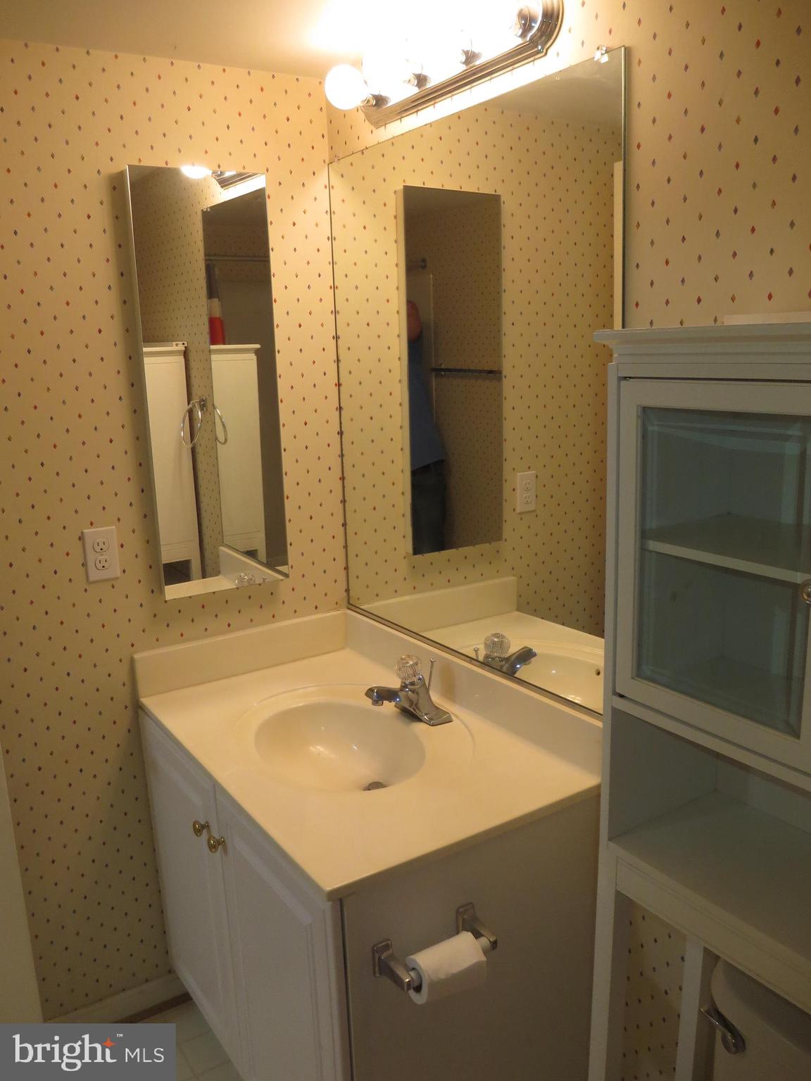 SIGNATURE AT BROADLANDS - Residential Lease