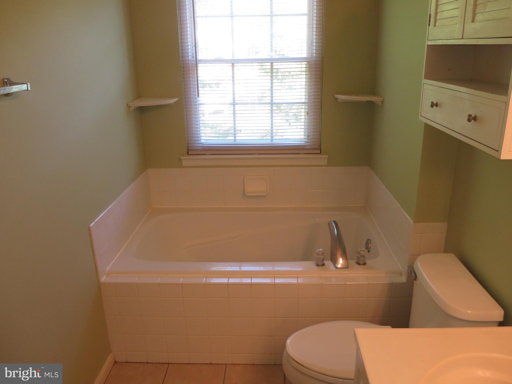 SIGNATURE AT BROADLANDS - Residential Lease