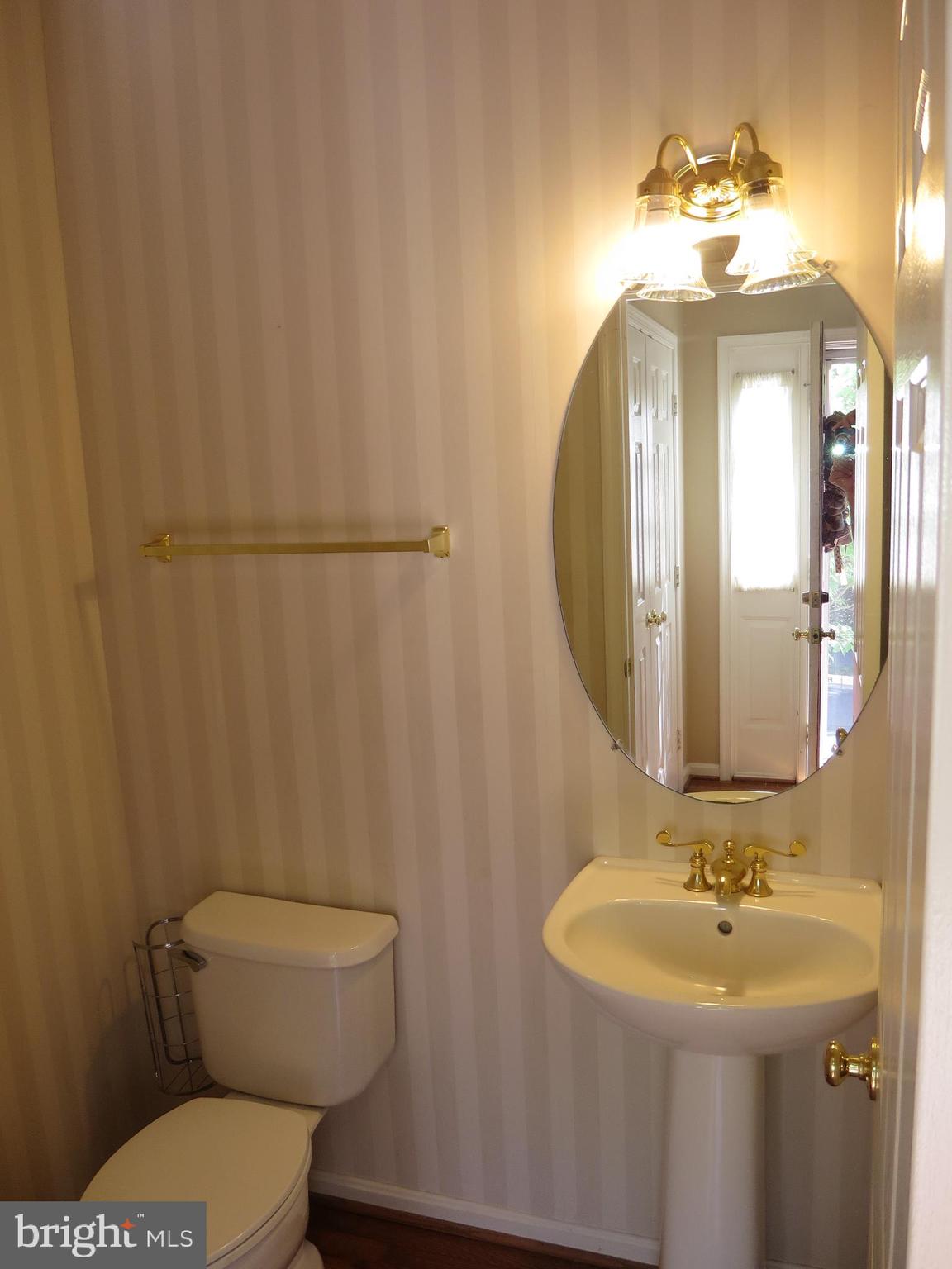 SIGNATURE AT BROADLANDS - Residential Lease