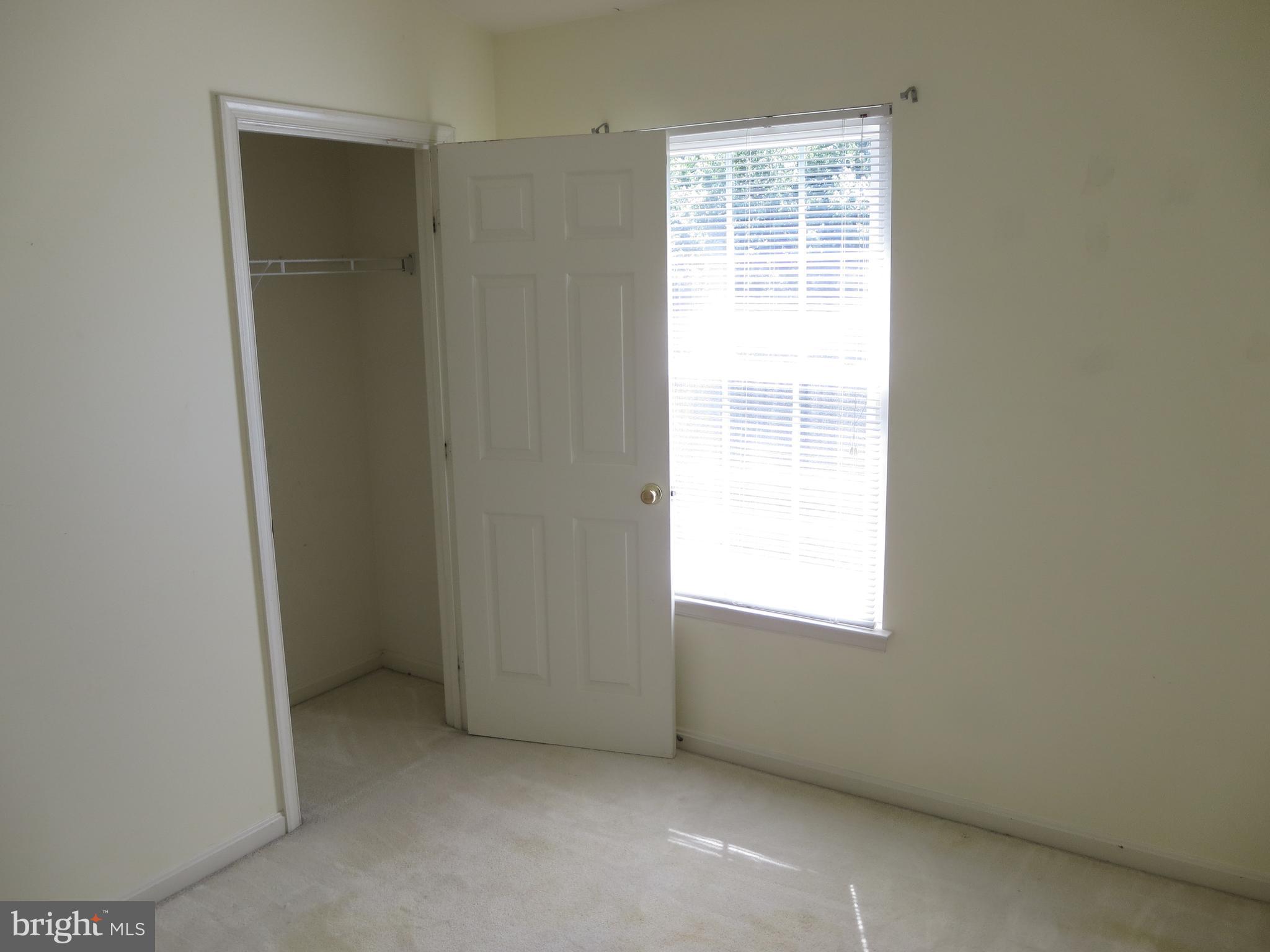 SIGNATURE AT BROADLANDS - Residential Lease