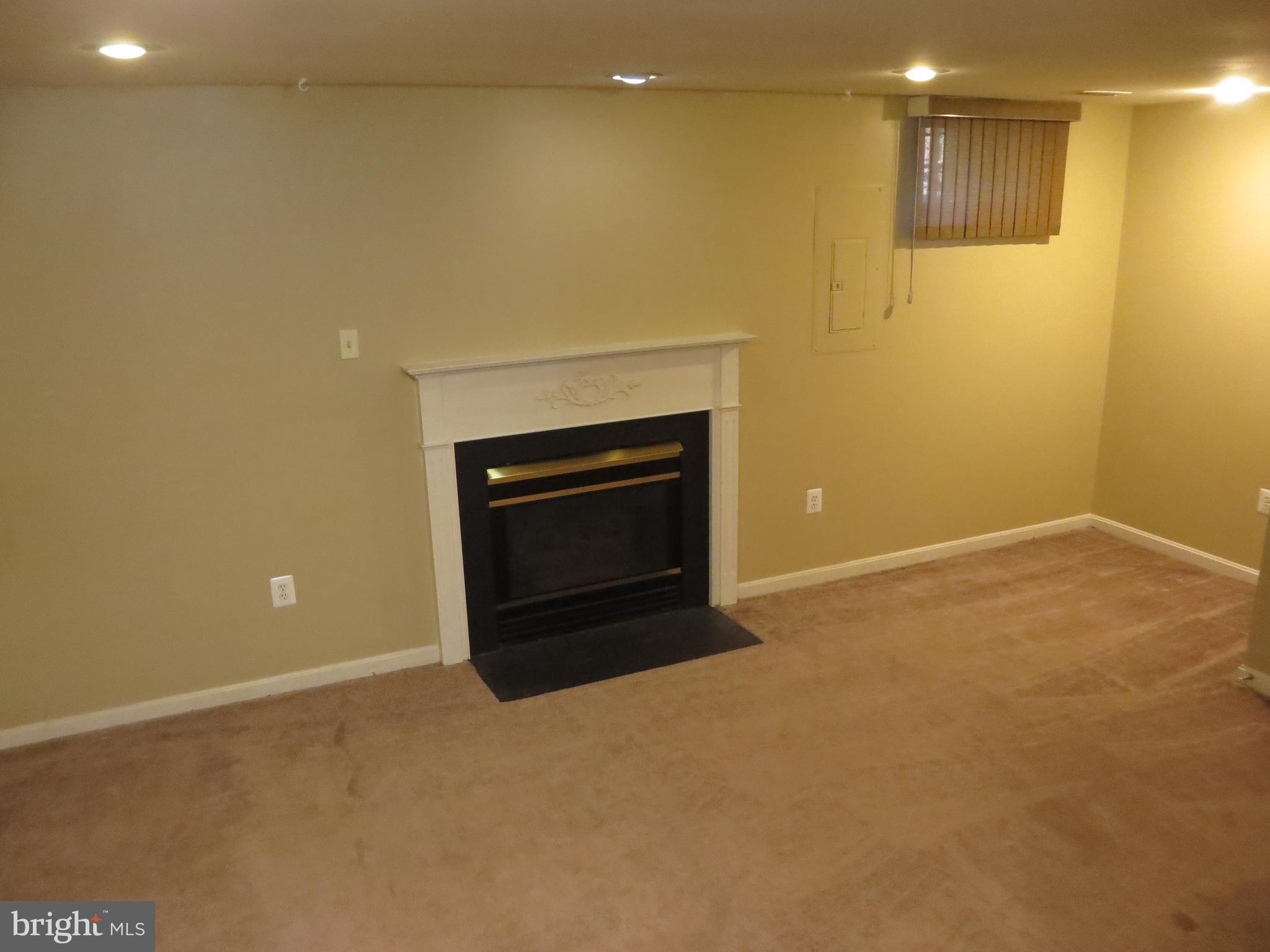 SIGNATURE AT BROADLANDS - Residential Lease