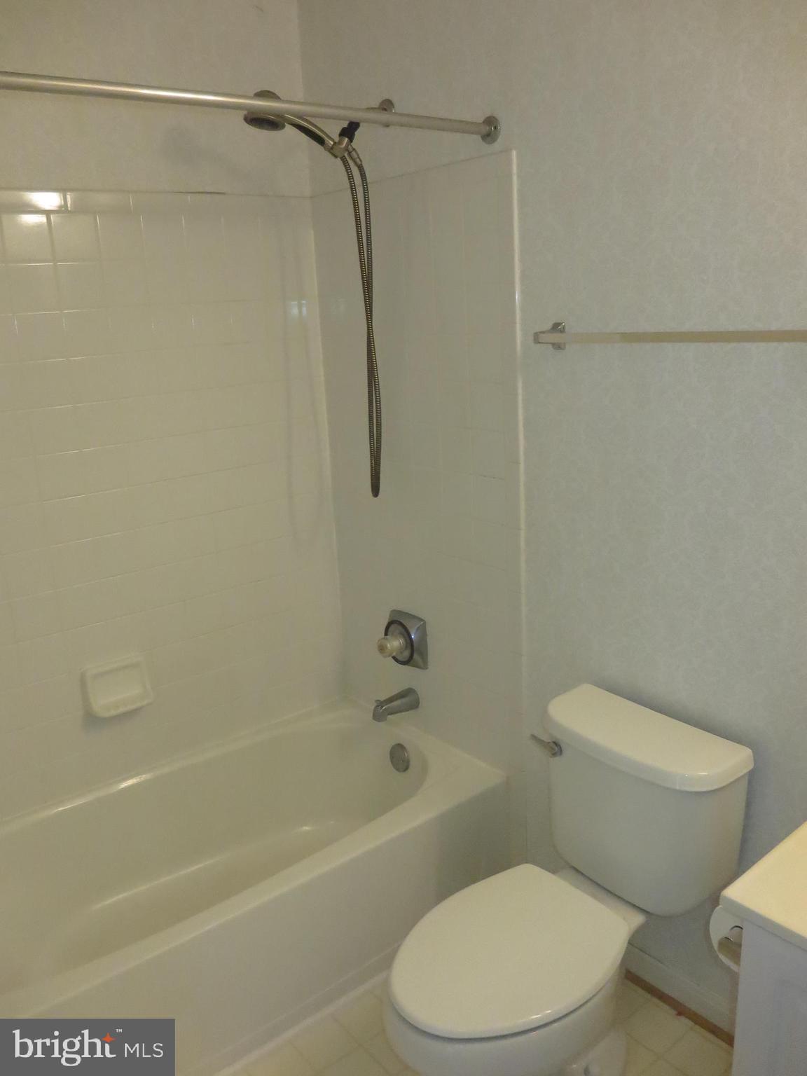 SIGNATURE AT BROADLANDS - Residential Lease