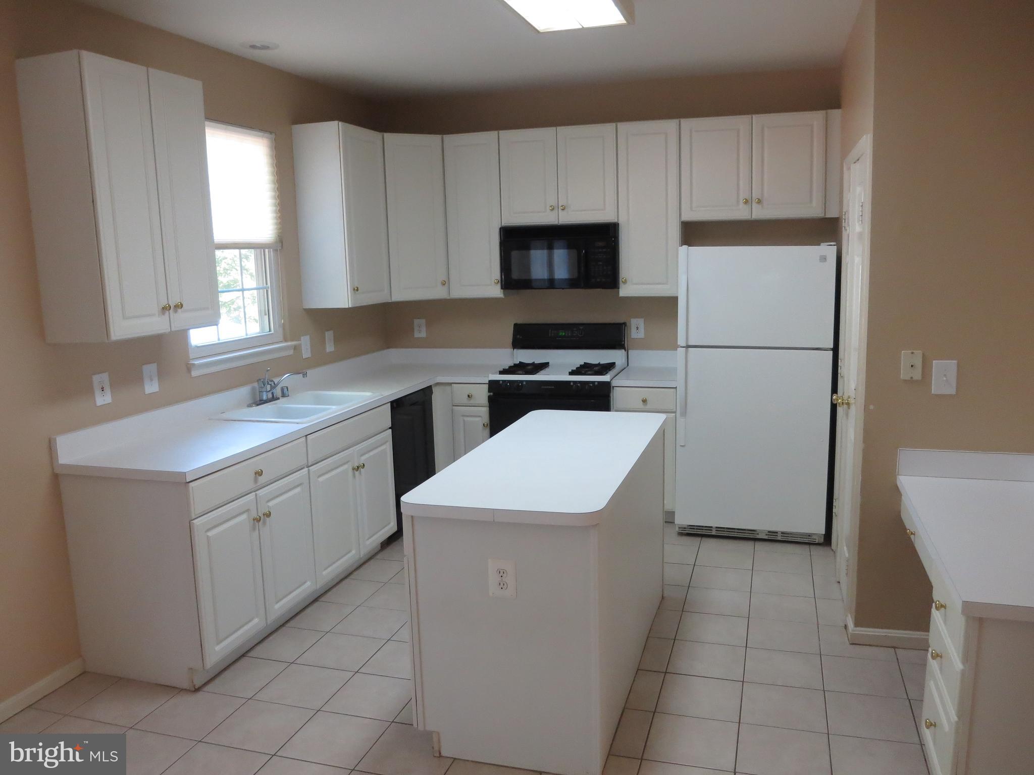 SIGNATURE AT BROADLANDS - Residential Lease