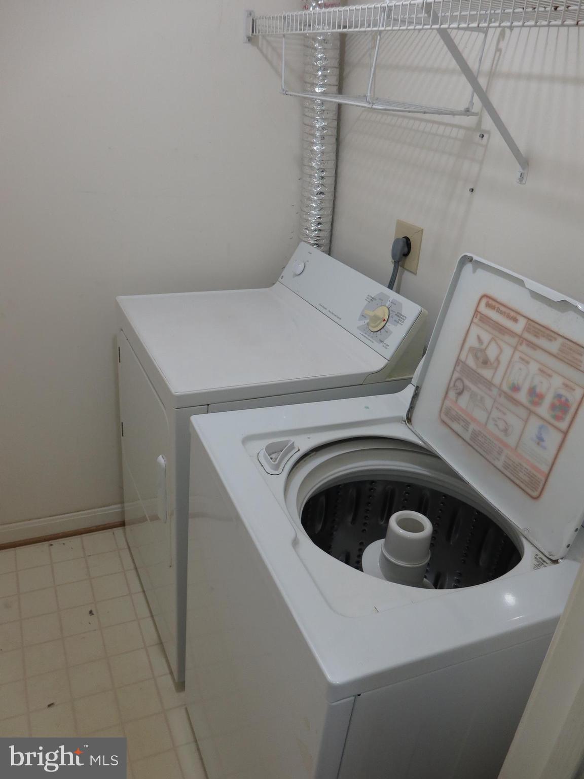 SIGNATURE AT BROADLANDS - Residential Lease