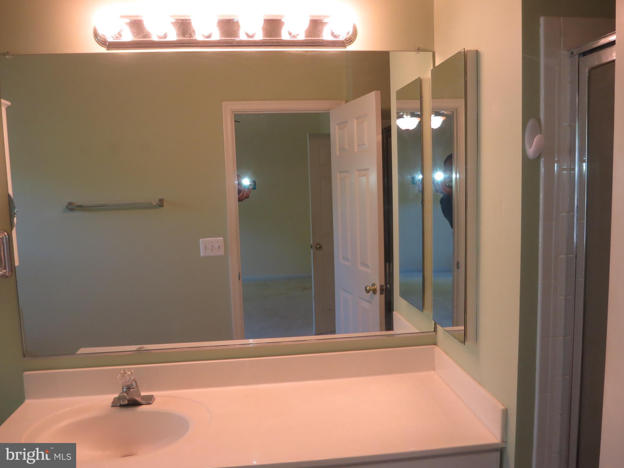 SIGNATURE AT BROADLANDS - Residential Lease