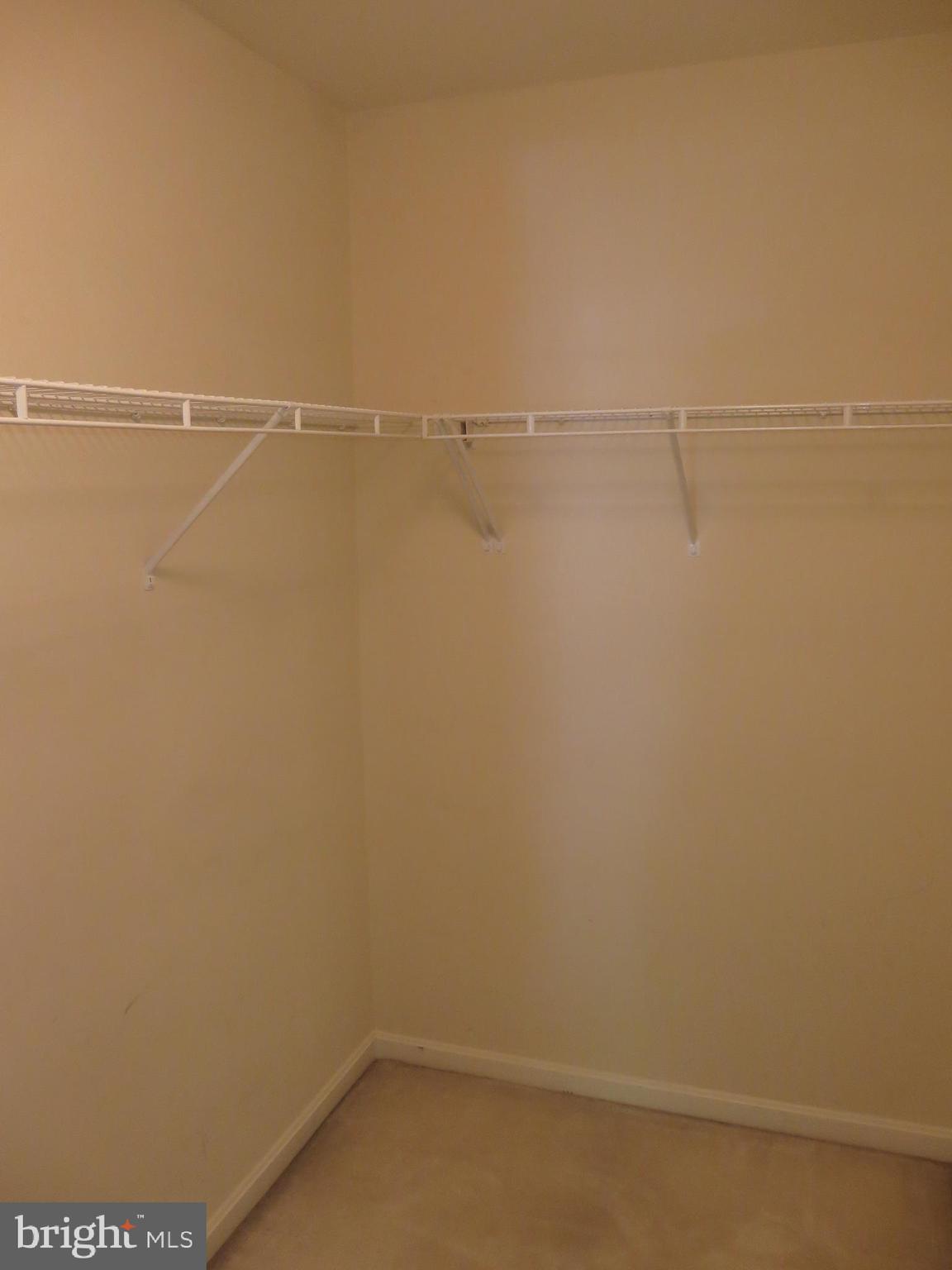 SIGNATURE AT BROADLANDS - Residential Lease