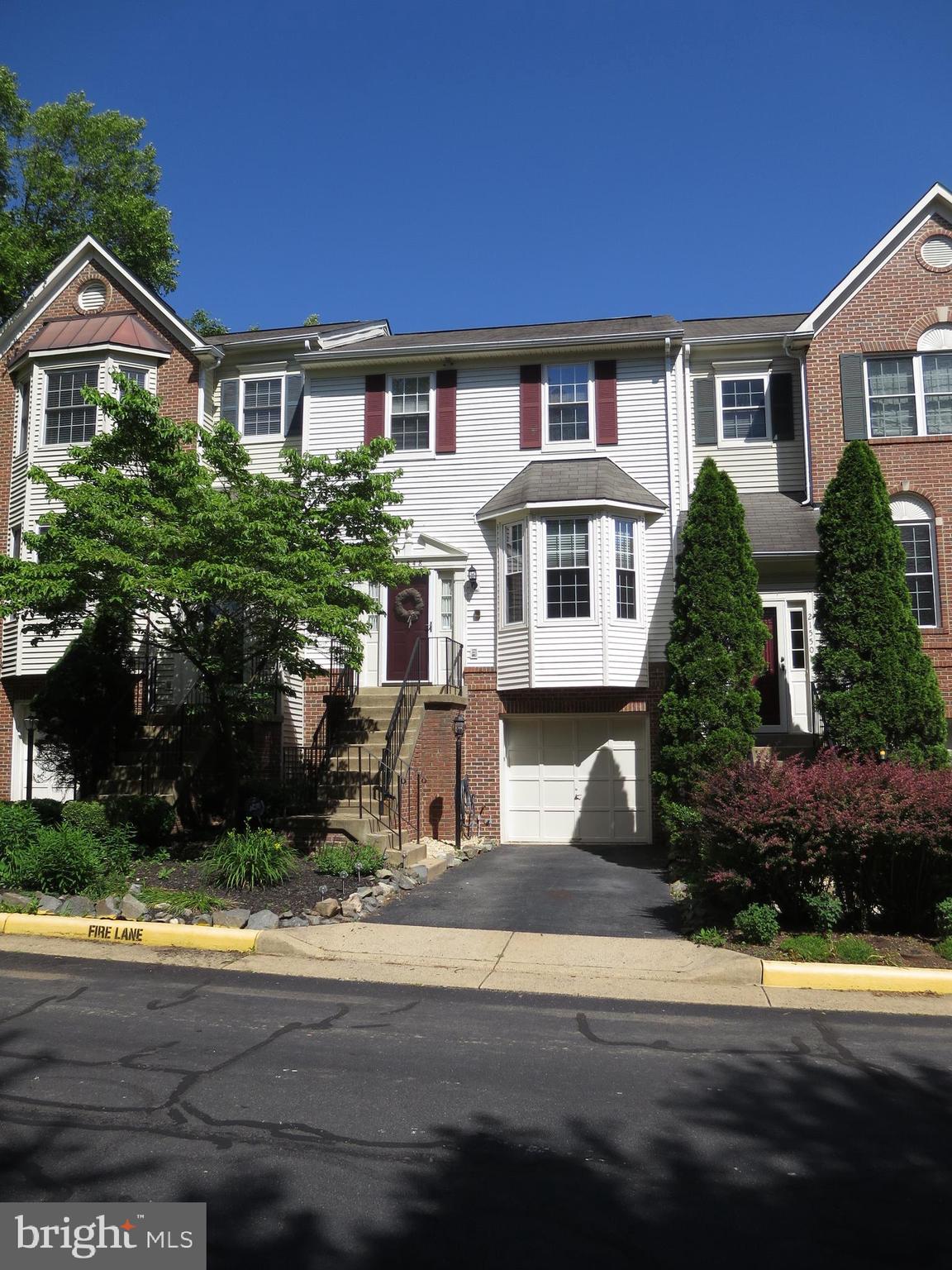 SIGNATURE AT BROADLANDS - Residential Lease