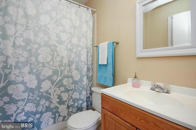 SINGLETONS GROVE - Residential Lease