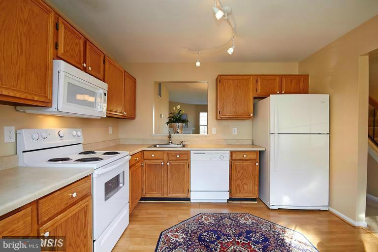 SINGLETONS GROVE - Residential Lease