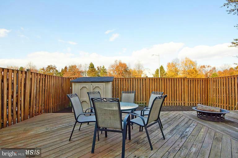 SINGLETONS GROVE - Residential Lease