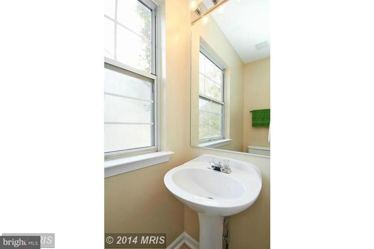 SINGLETONS GROVE - Residential Lease