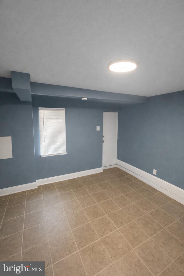 HOLLINS MARKET - Residential