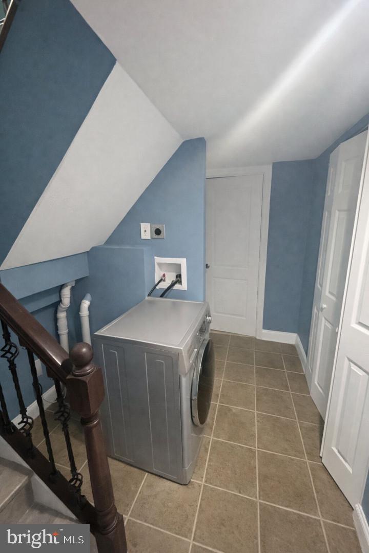 HOLLINS MARKET - Residential