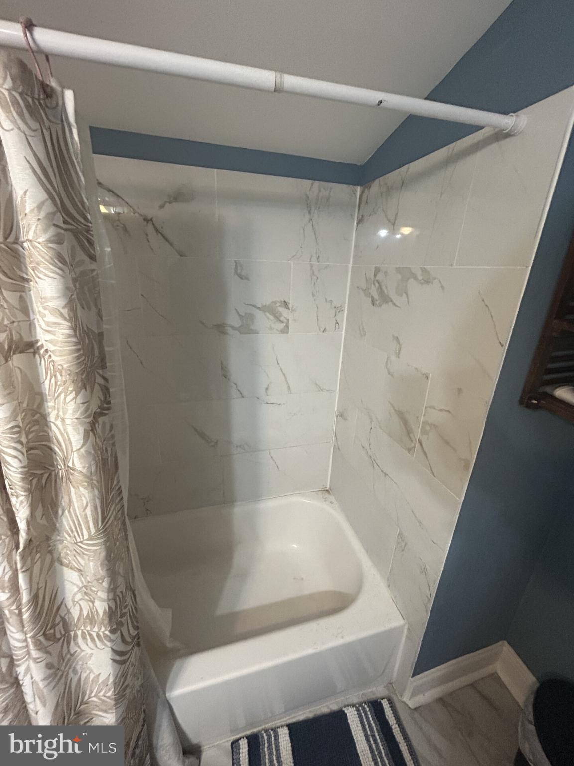 HOLLINS MARKET - Residential