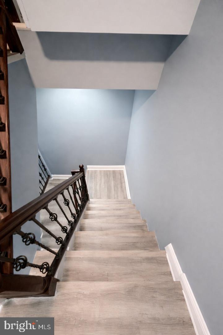 HOLLINS MARKET - Residential