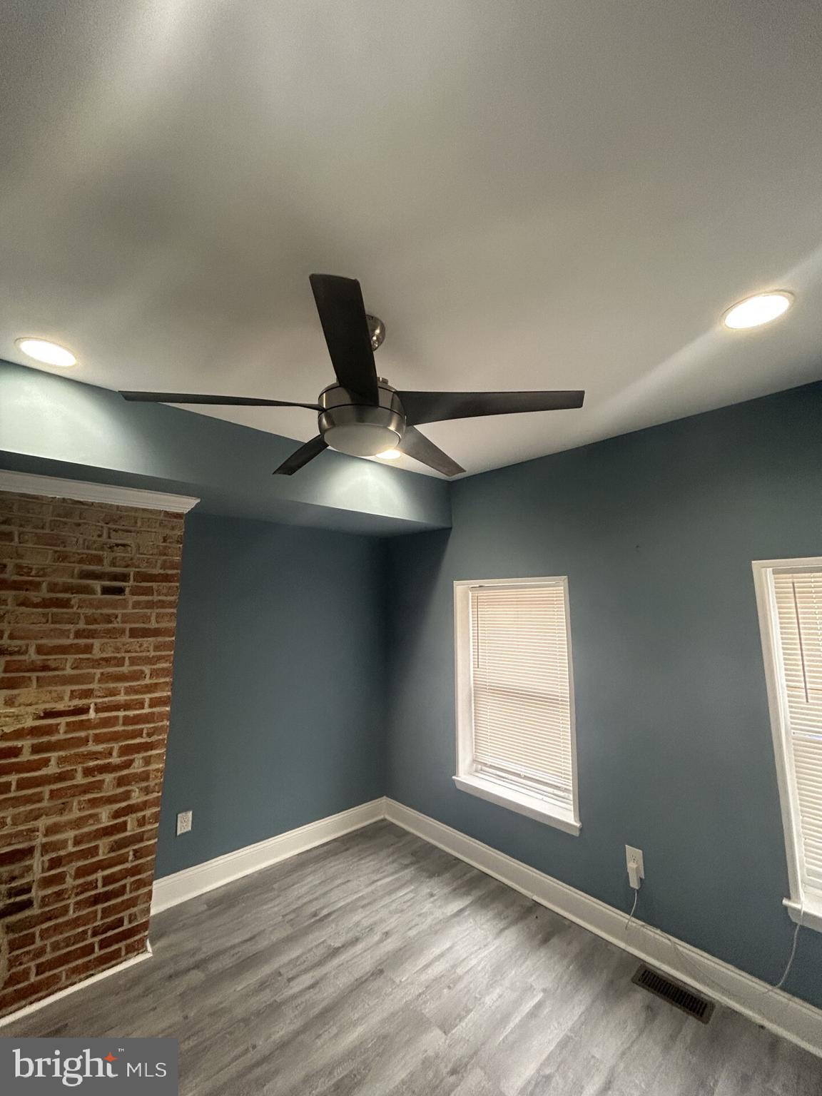 HOLLINS MARKET - Residential