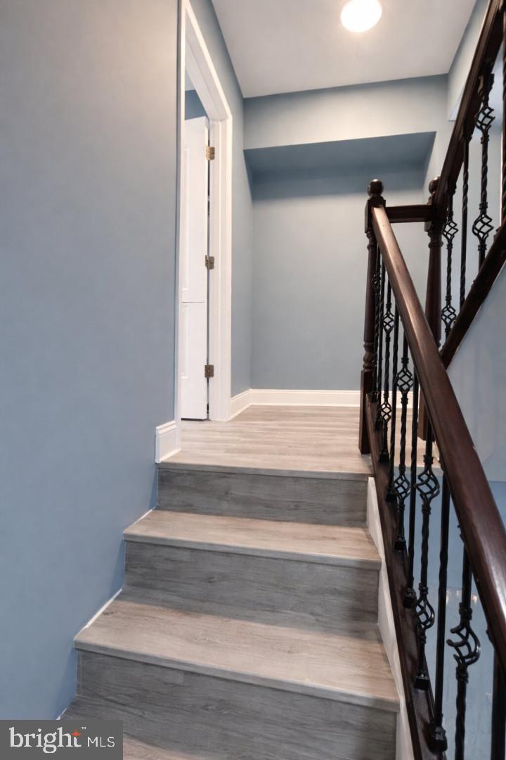 HOLLINS MARKET - Residential