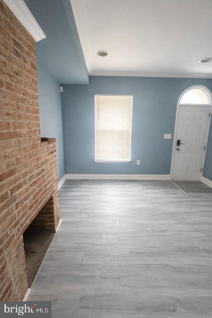 HOLLINS MARKET - Residential